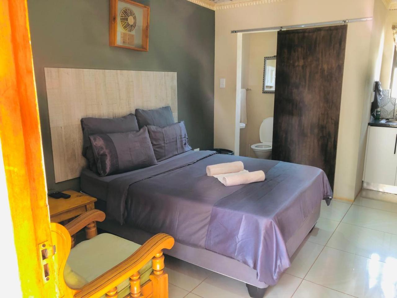 Budget Double Room - Photo 1
