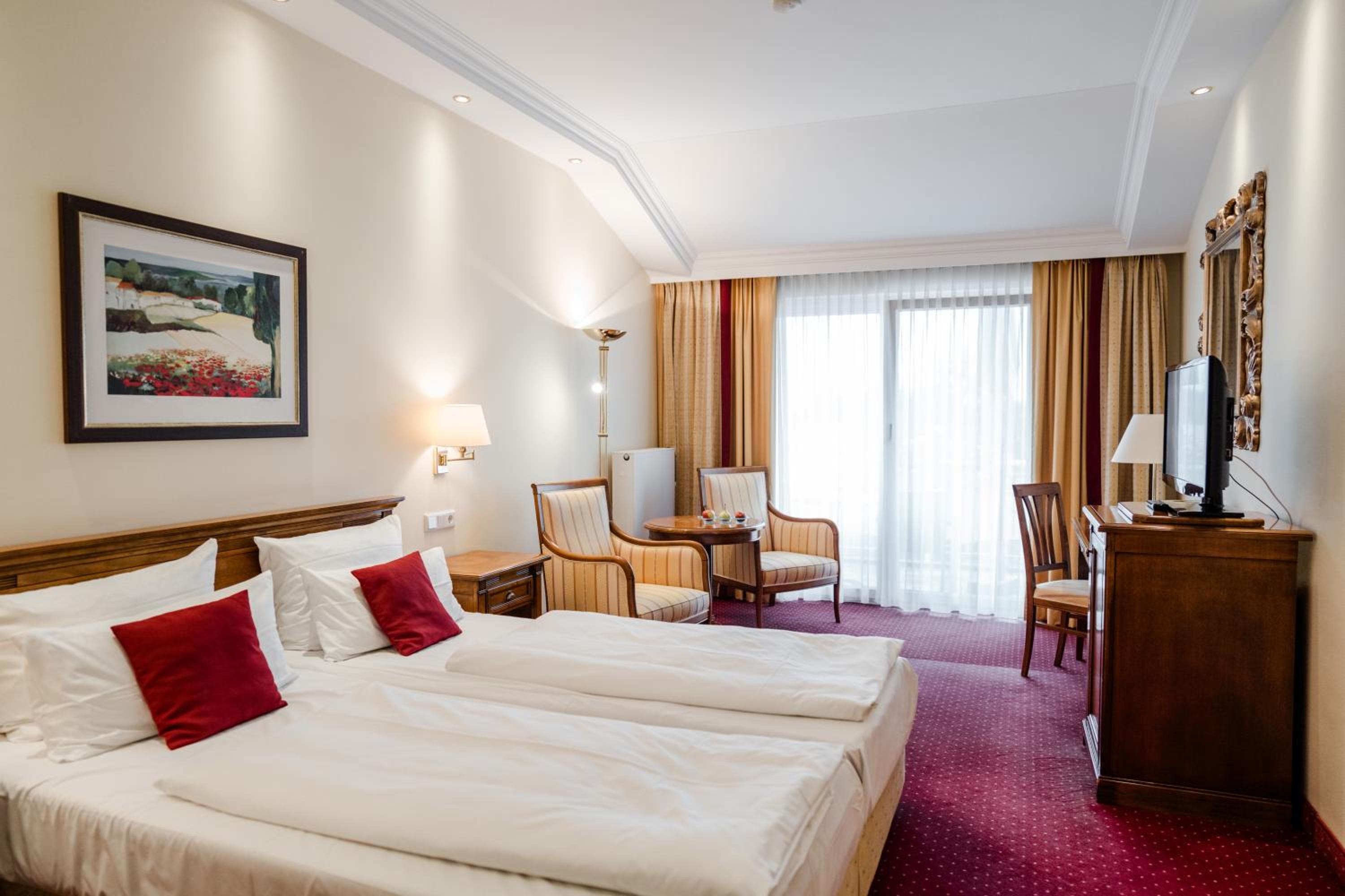 Double Room with Balcony - Photo 6