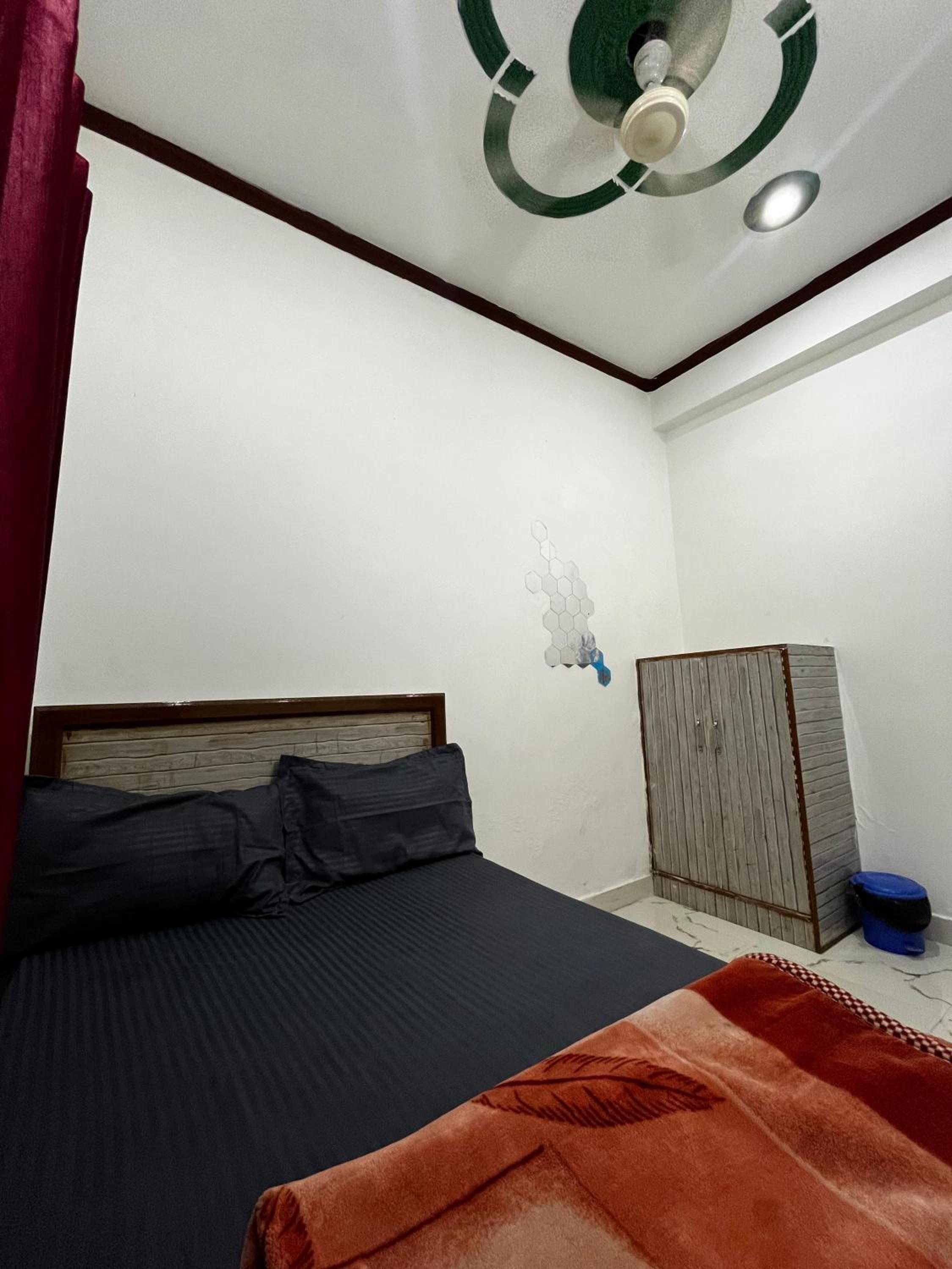 Single Room with Shared Bathroom photo 1
