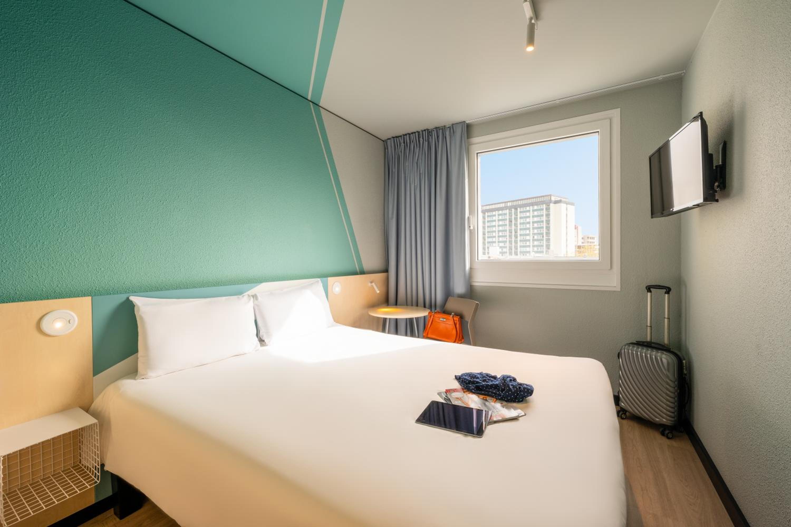 Standard Room with double bed and sofa thumbnail 6