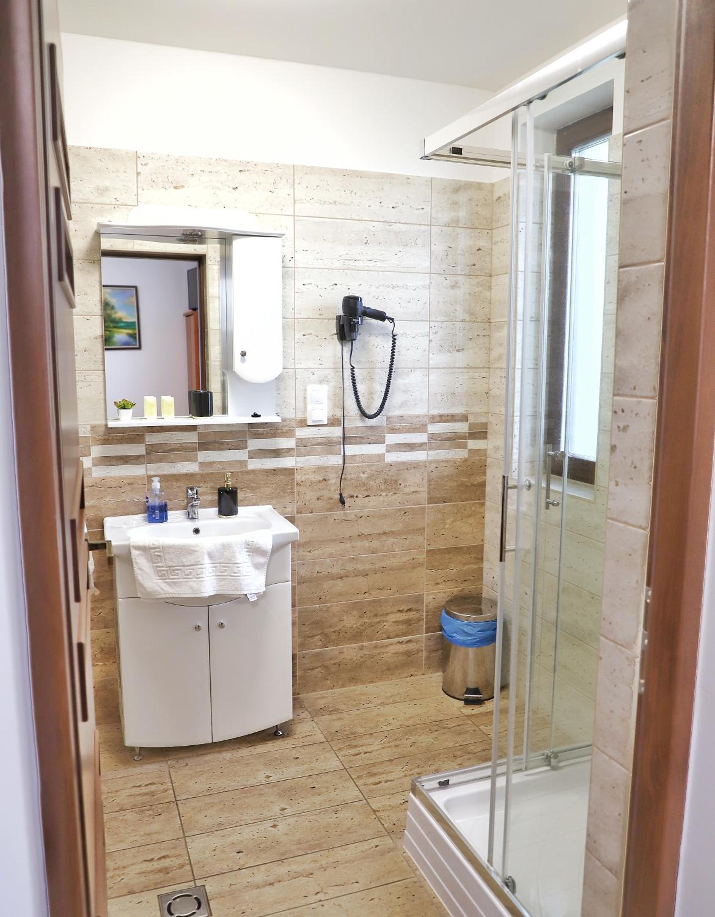 Double Room - Photo 2