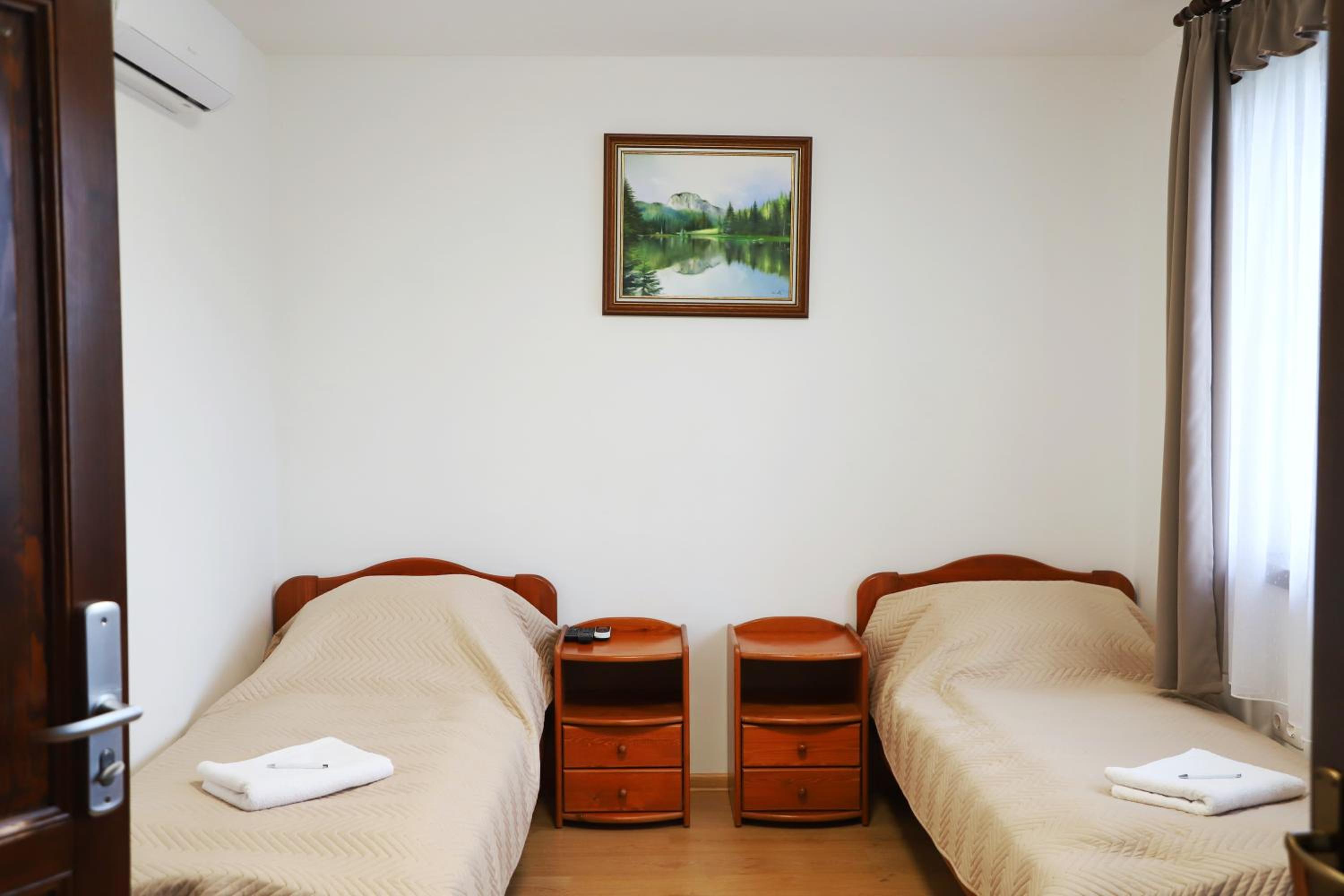 Twin Room - Disability Access - Photo 1