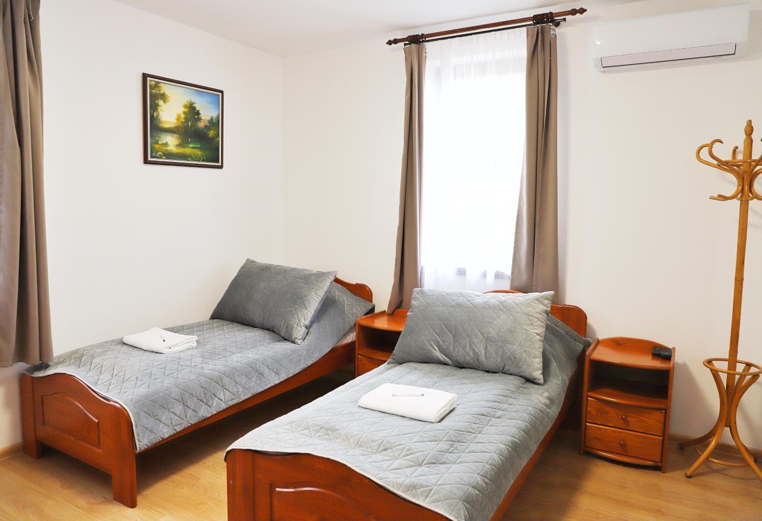 Standard Twin Room - Photo 1