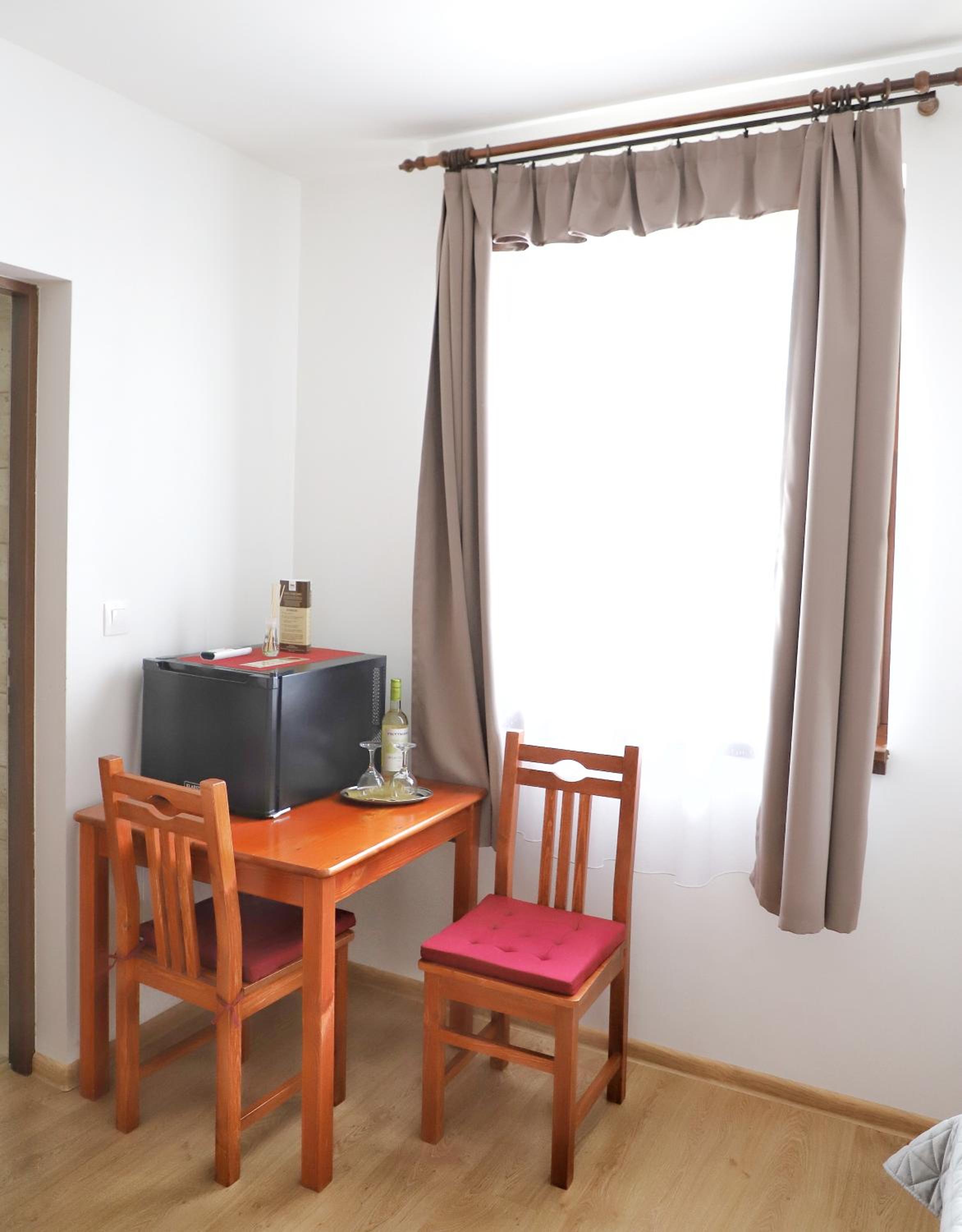 Standard Queen Room - Photo 4