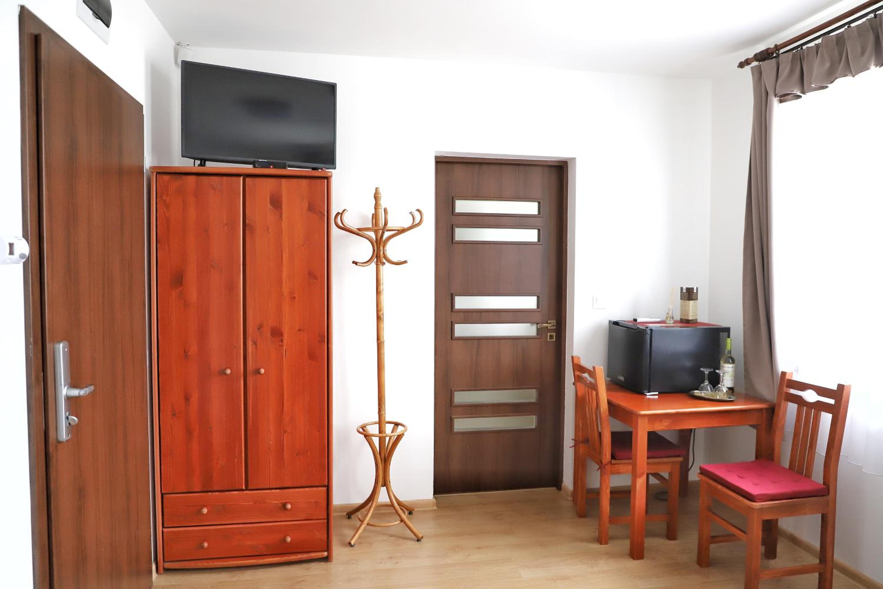 Standard Queen Room - Photo 5