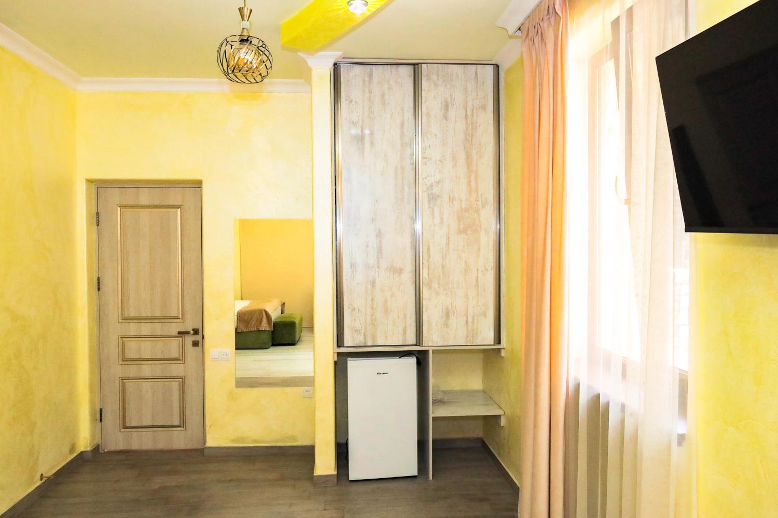 Quadruple Room with Private Bathroom photo 3