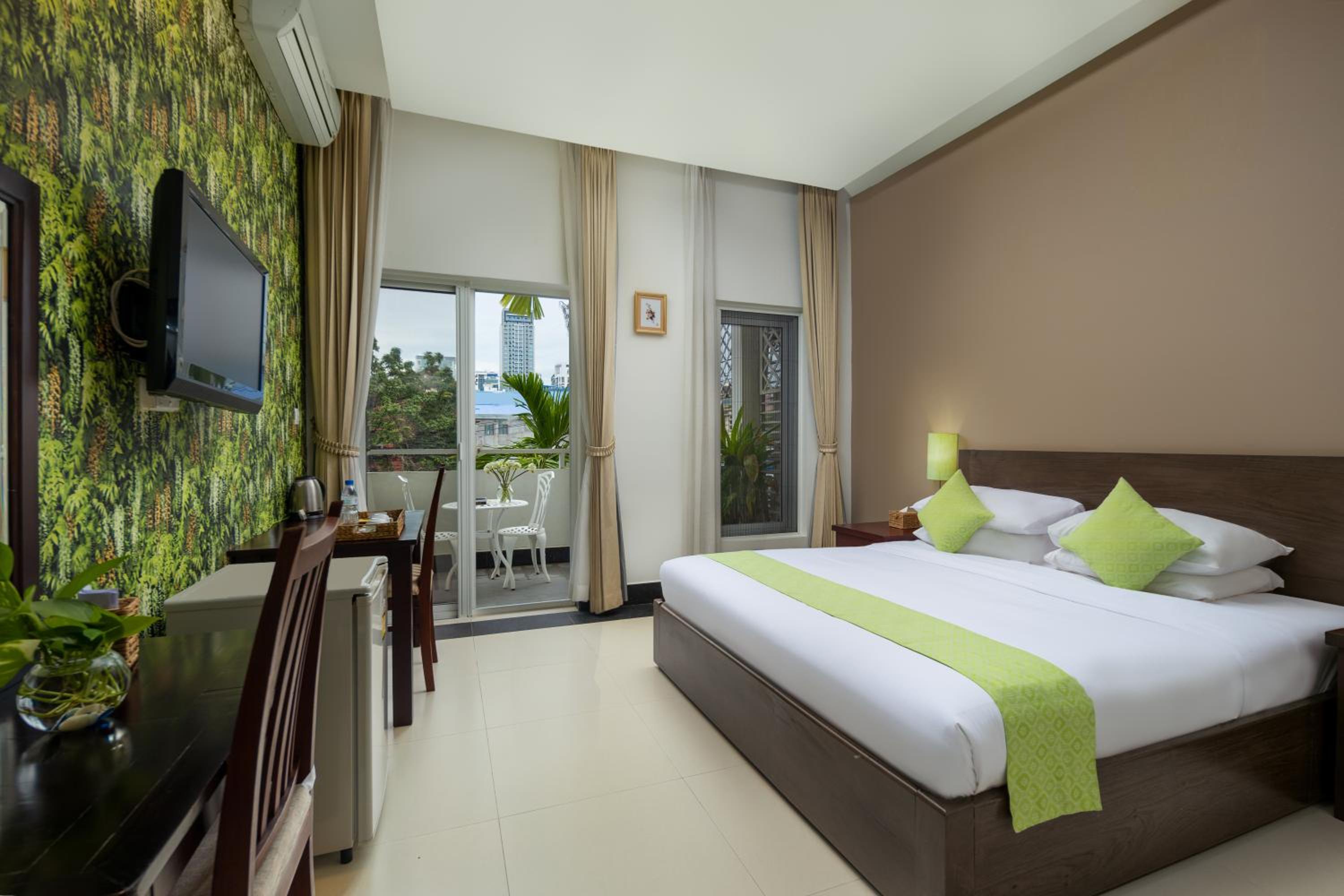 Deluxe Double Room with Balcony photo 2