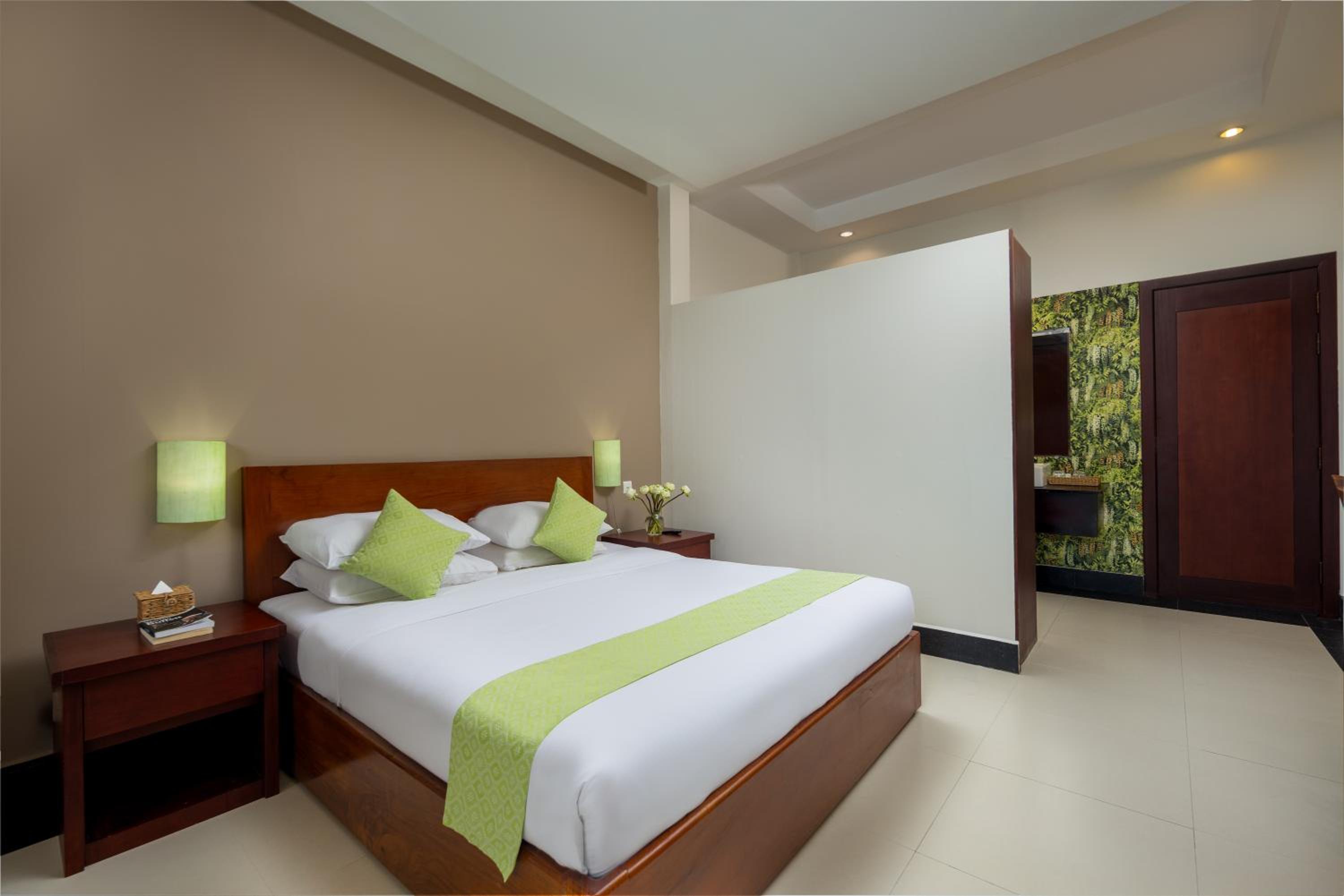 Luxury Three-Bedroom on Executive Floor photo 2