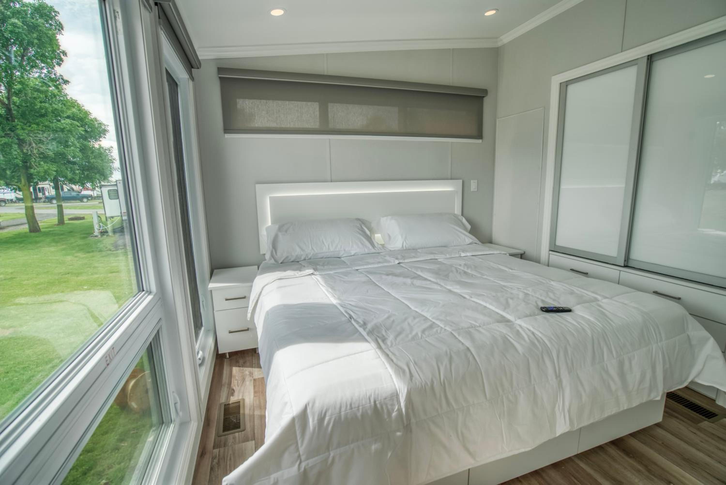 Deluxe Vacation Rental 1 King Bed with Sleeper Sofa photo 1