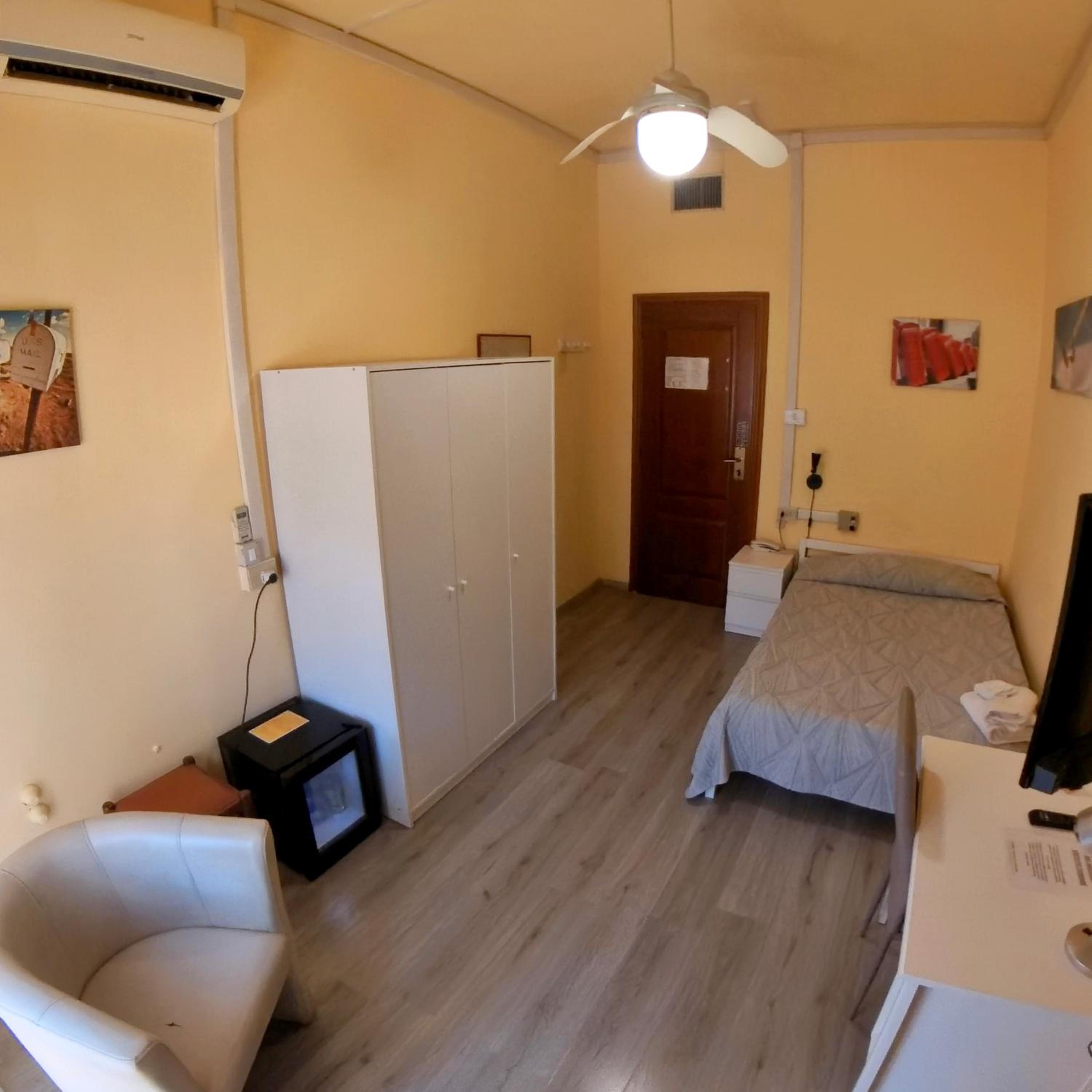 Single Room photo 1