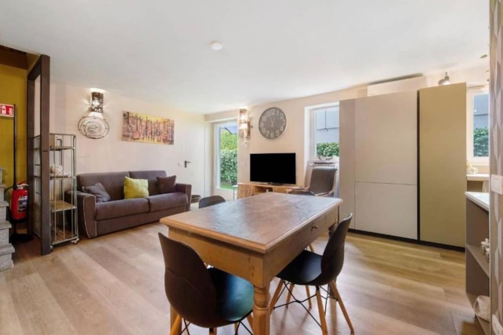 One-Bedroom House photo 1