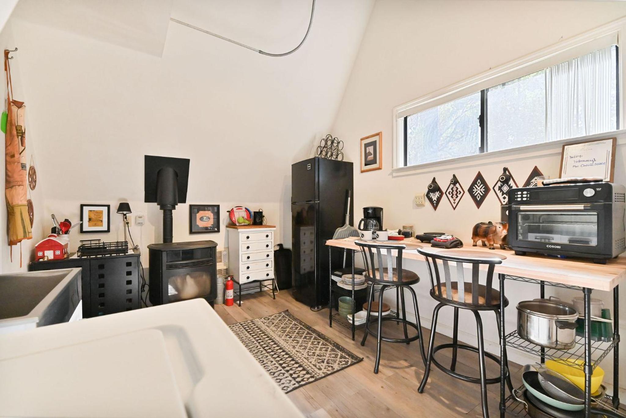One-Bedroom Apartment photo 3