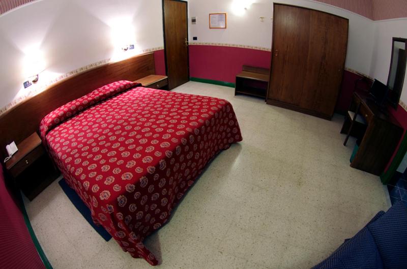 Double or Twin Room - Photo 5