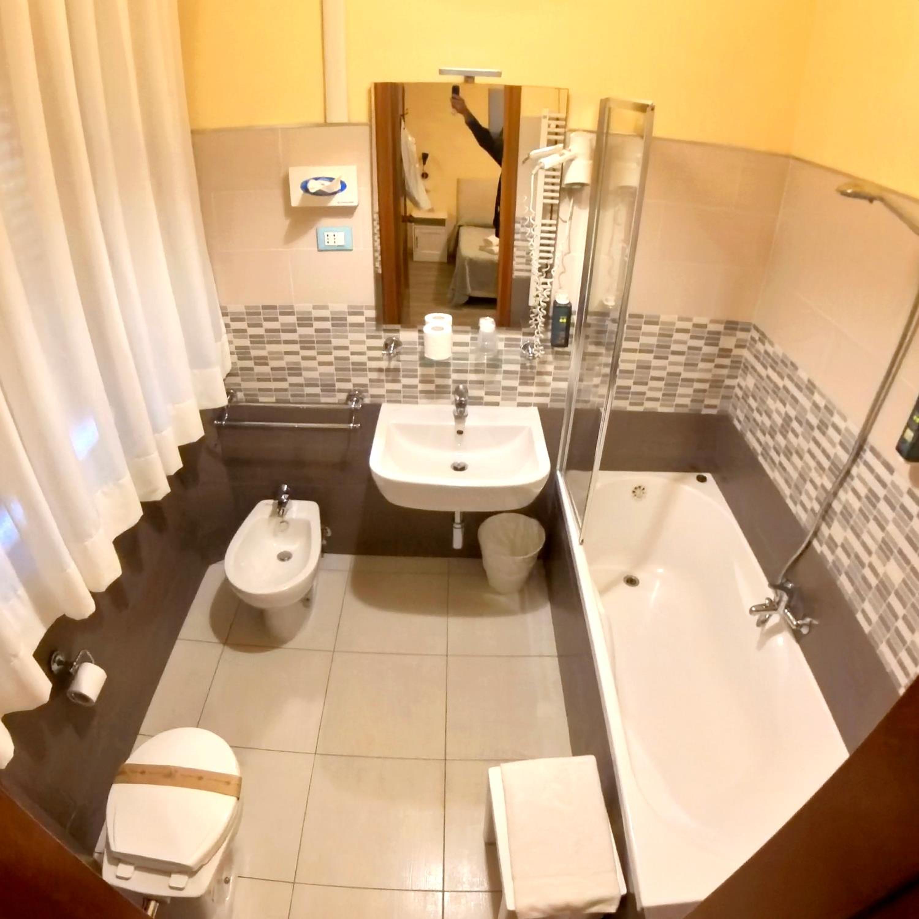 Double or Twin Room - Photo 8