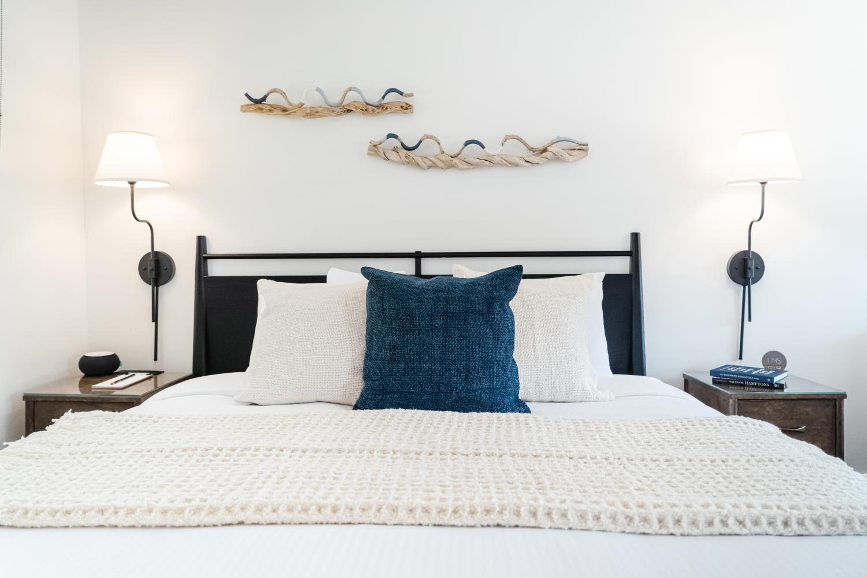 Studio - King Bed - Photo 1
