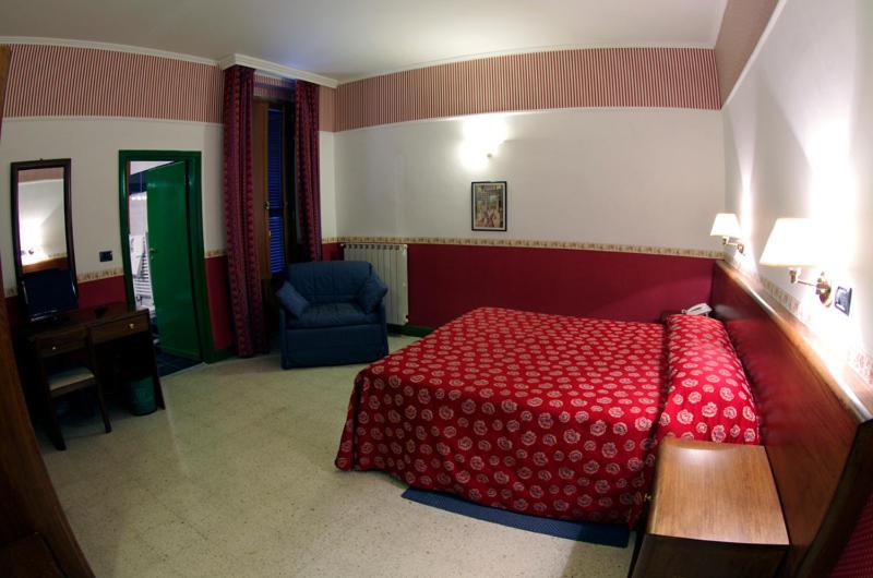 Double or Twin Room - Photo 3