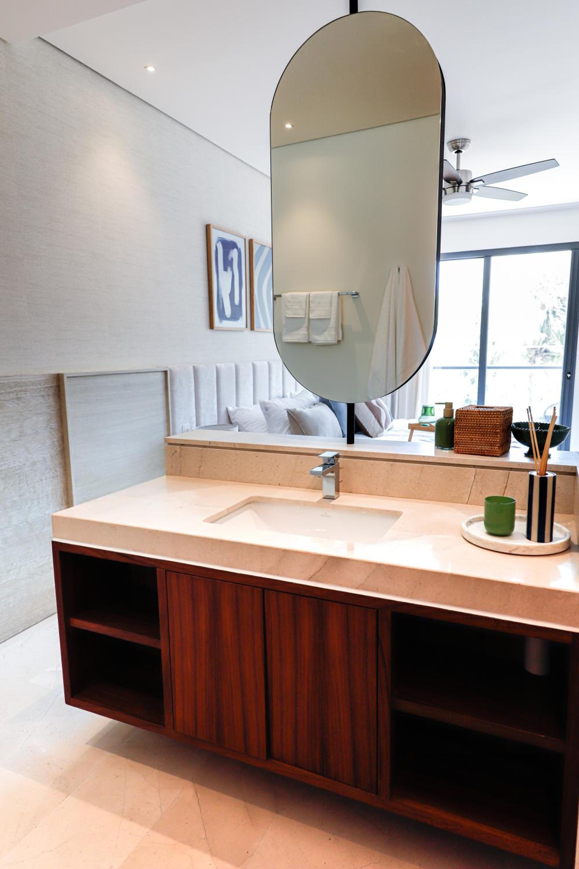 One-Bedroom Apartment with City View photo 2