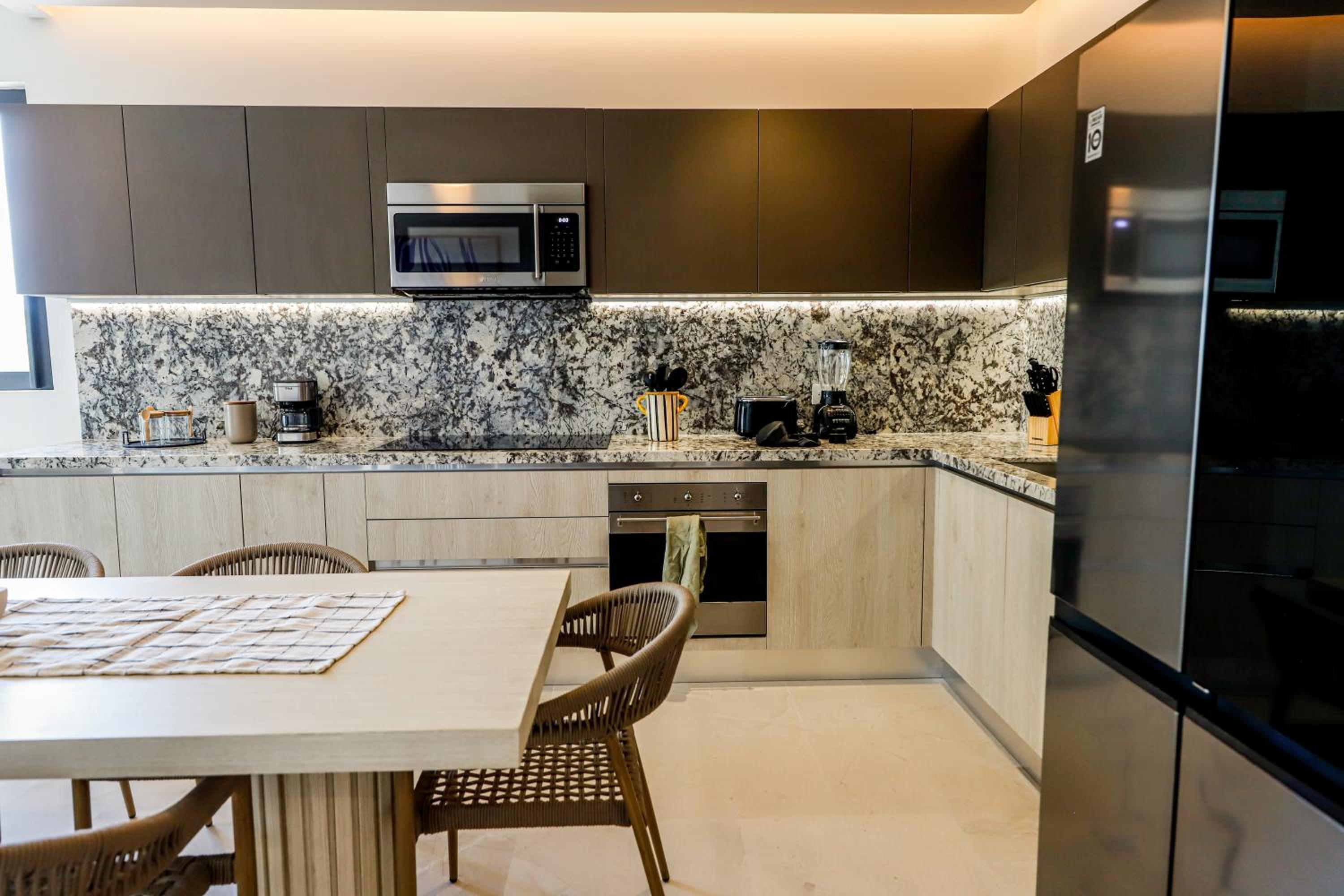 One-Bedroom Apartment with City View photo 1