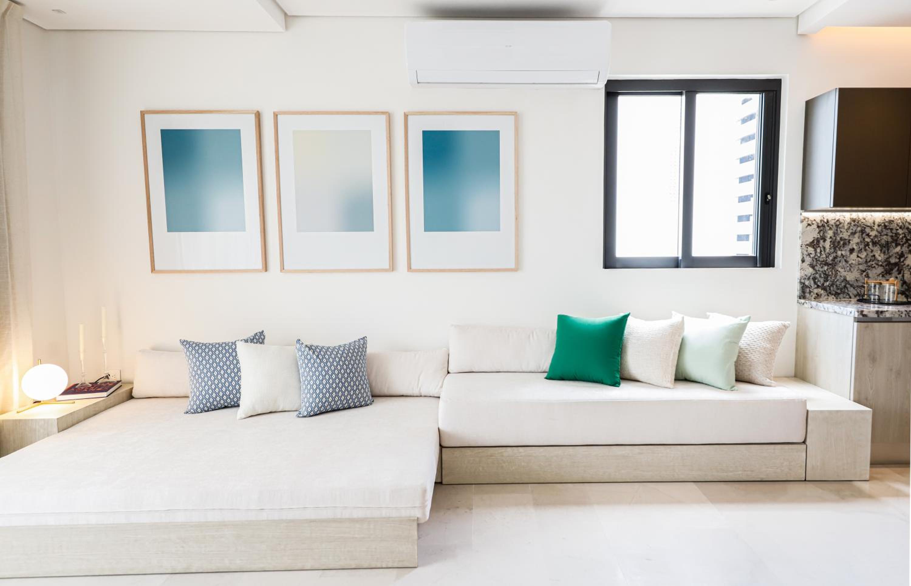One-Bedroom Apartment with City View photo 3