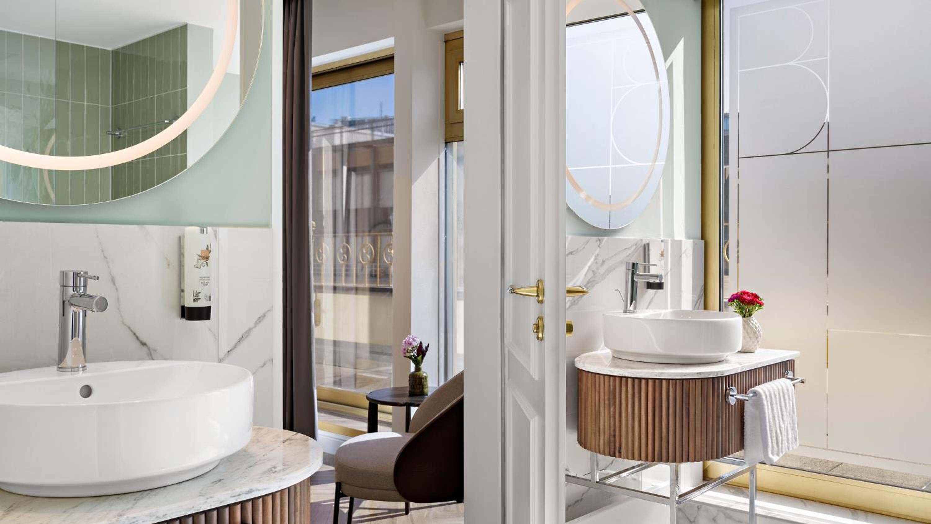 Suite with Balcony thumbnail 5