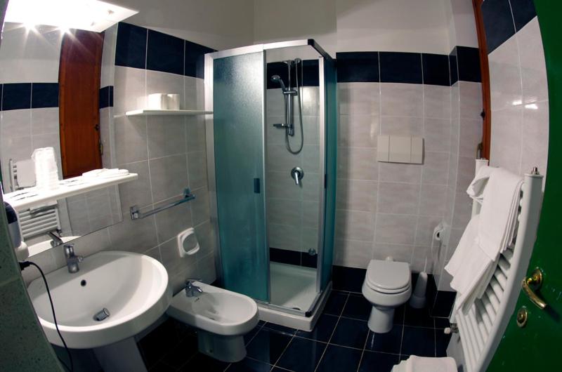 Double or Twin Room - Photo 4