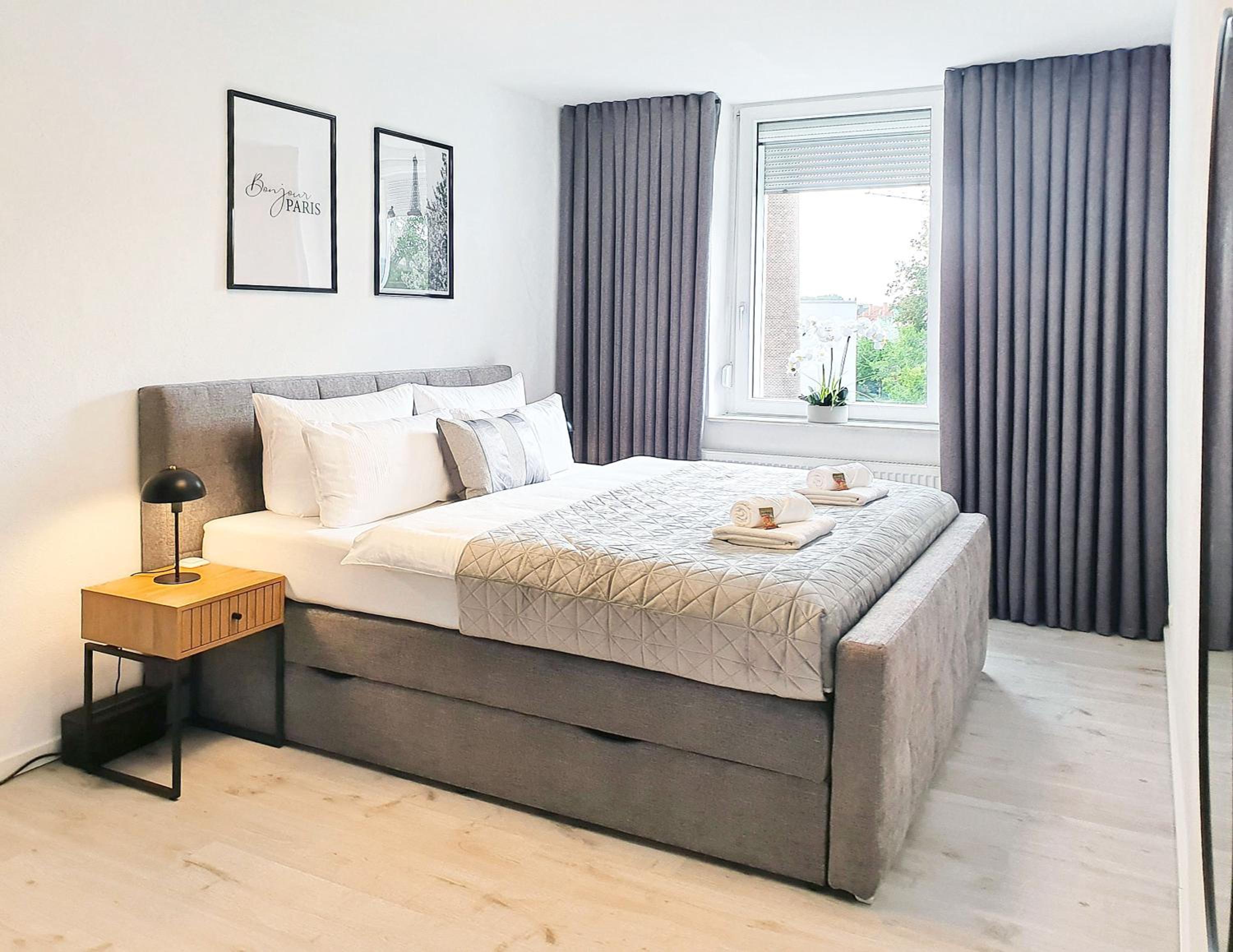 Deluxe One-Bedroom Apartment photo 1