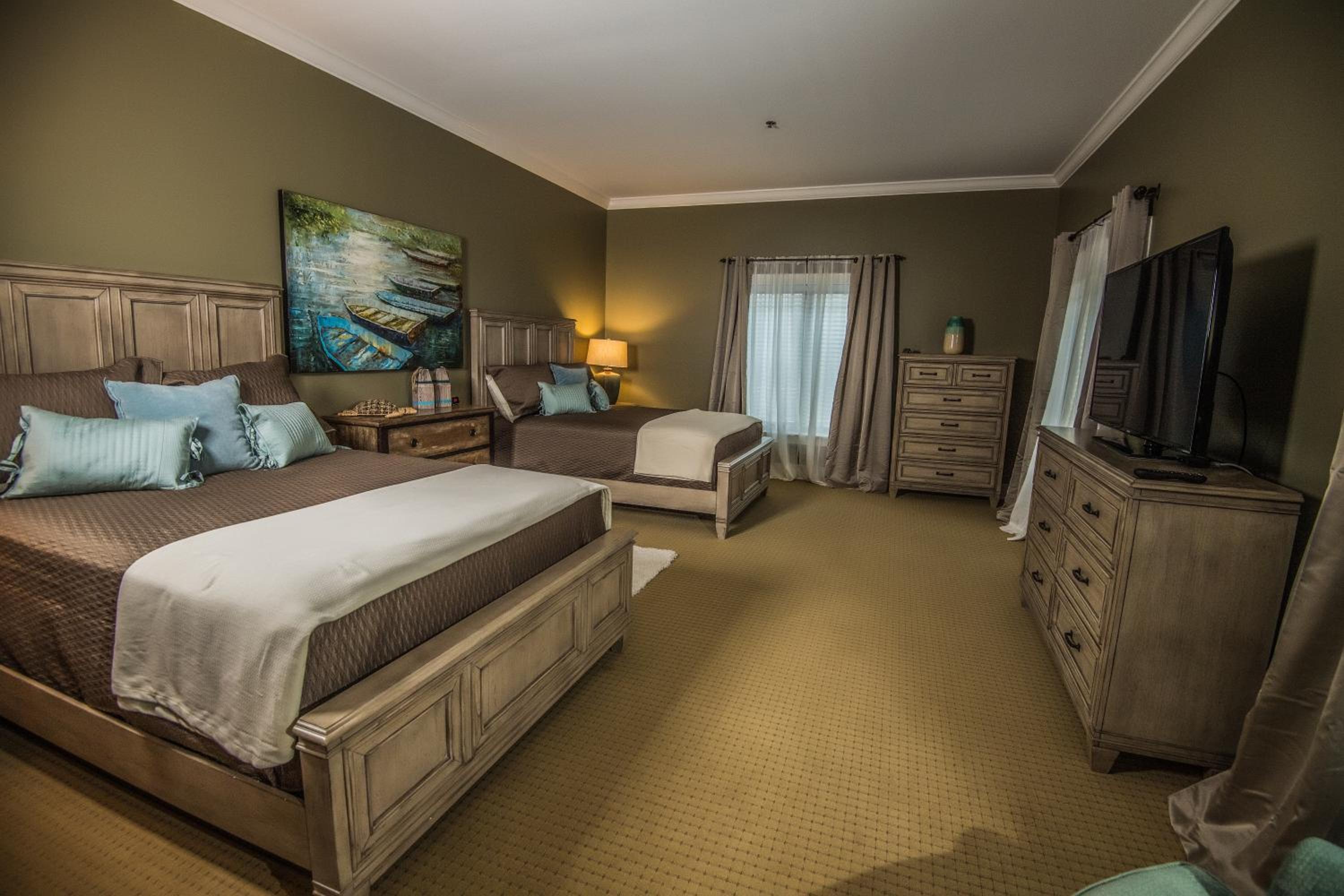 Deluxe Queen Room with Two Queen Beds photo 1