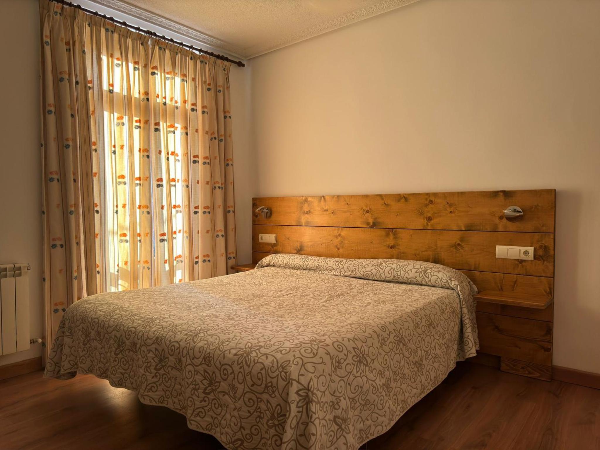 Double or Twin Room - Photo 9