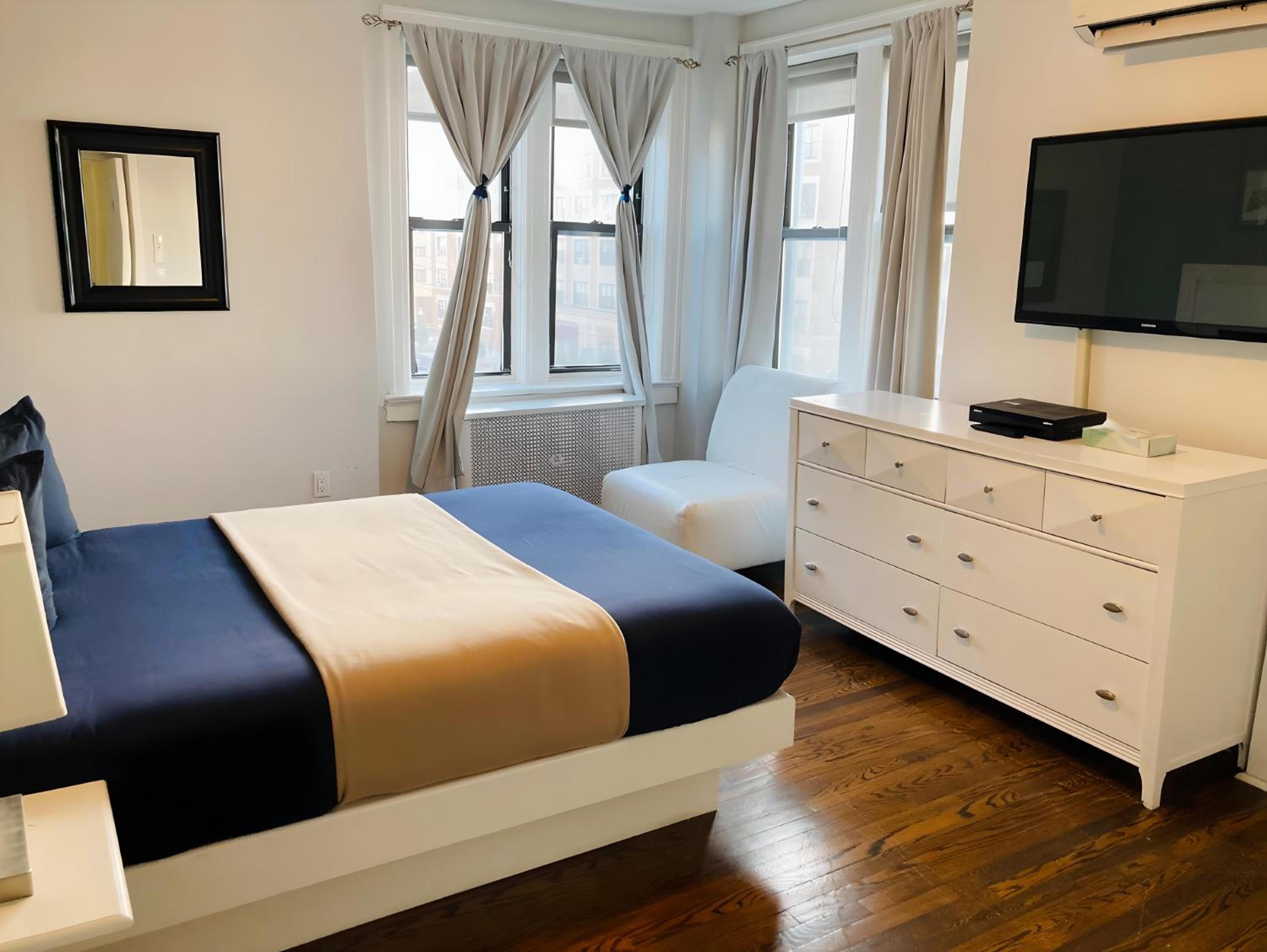 Standard Queen Room photo 2