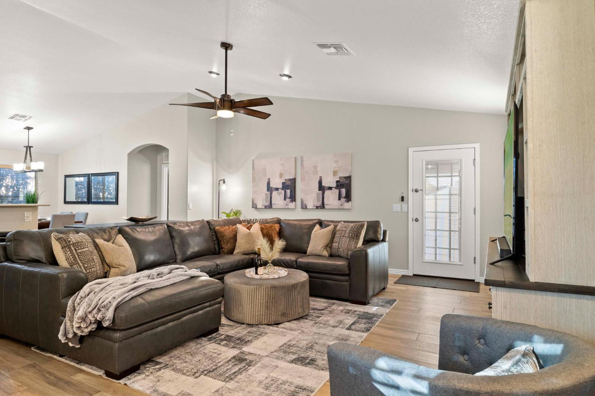 Four-Bedroom House photo 3