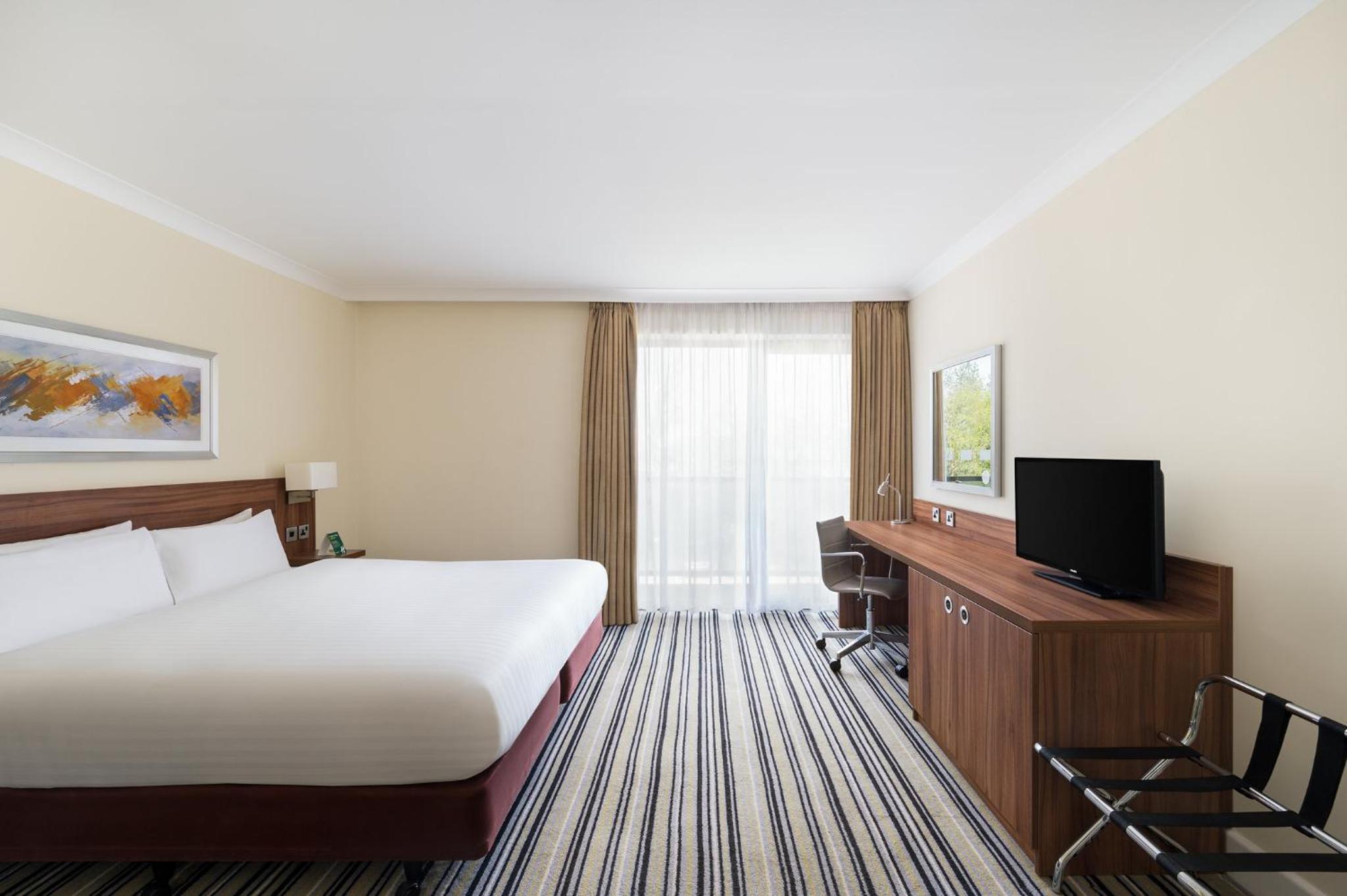Standard King Room - Photo 5