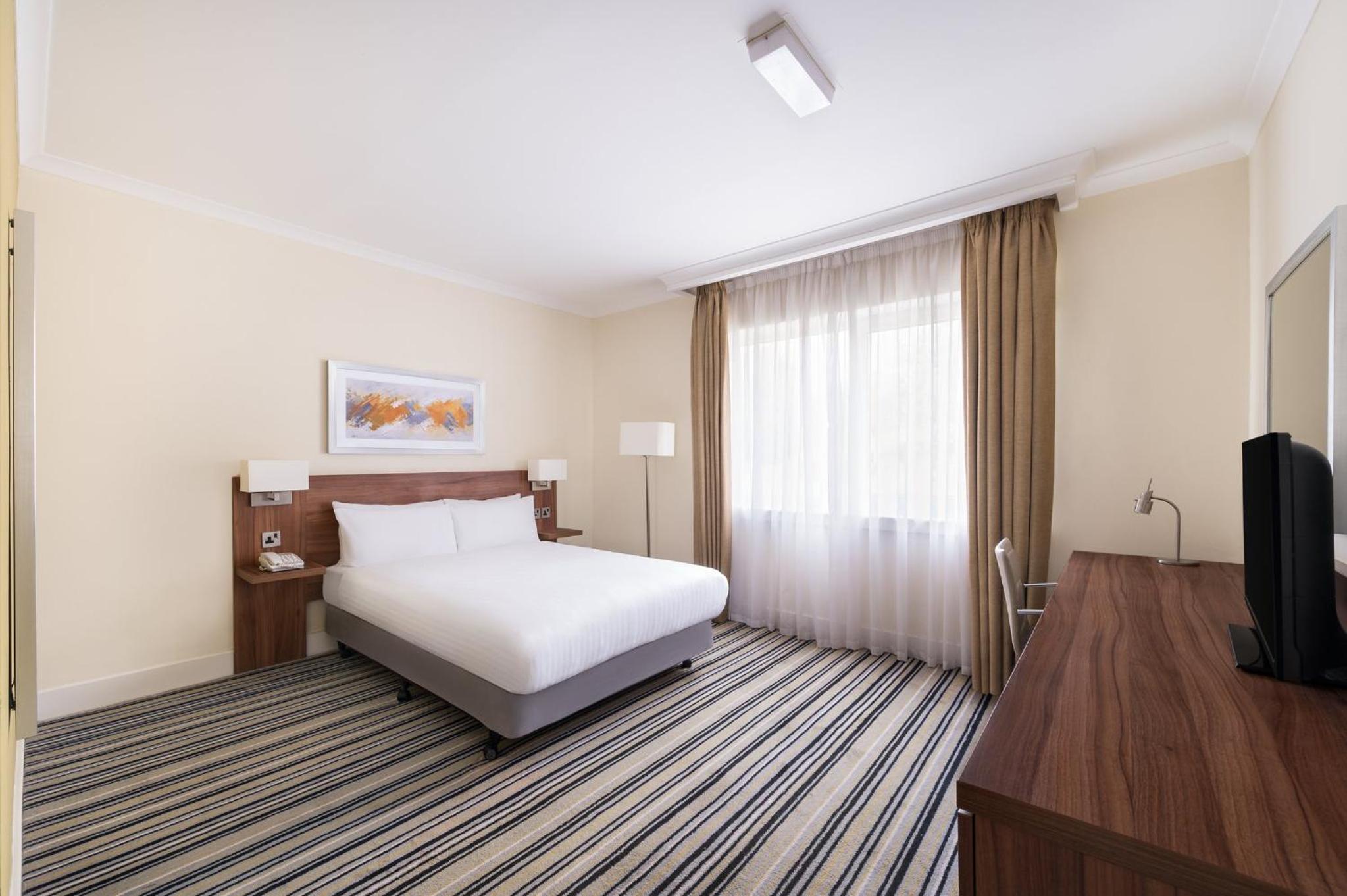 Standard King Room - Photo 9