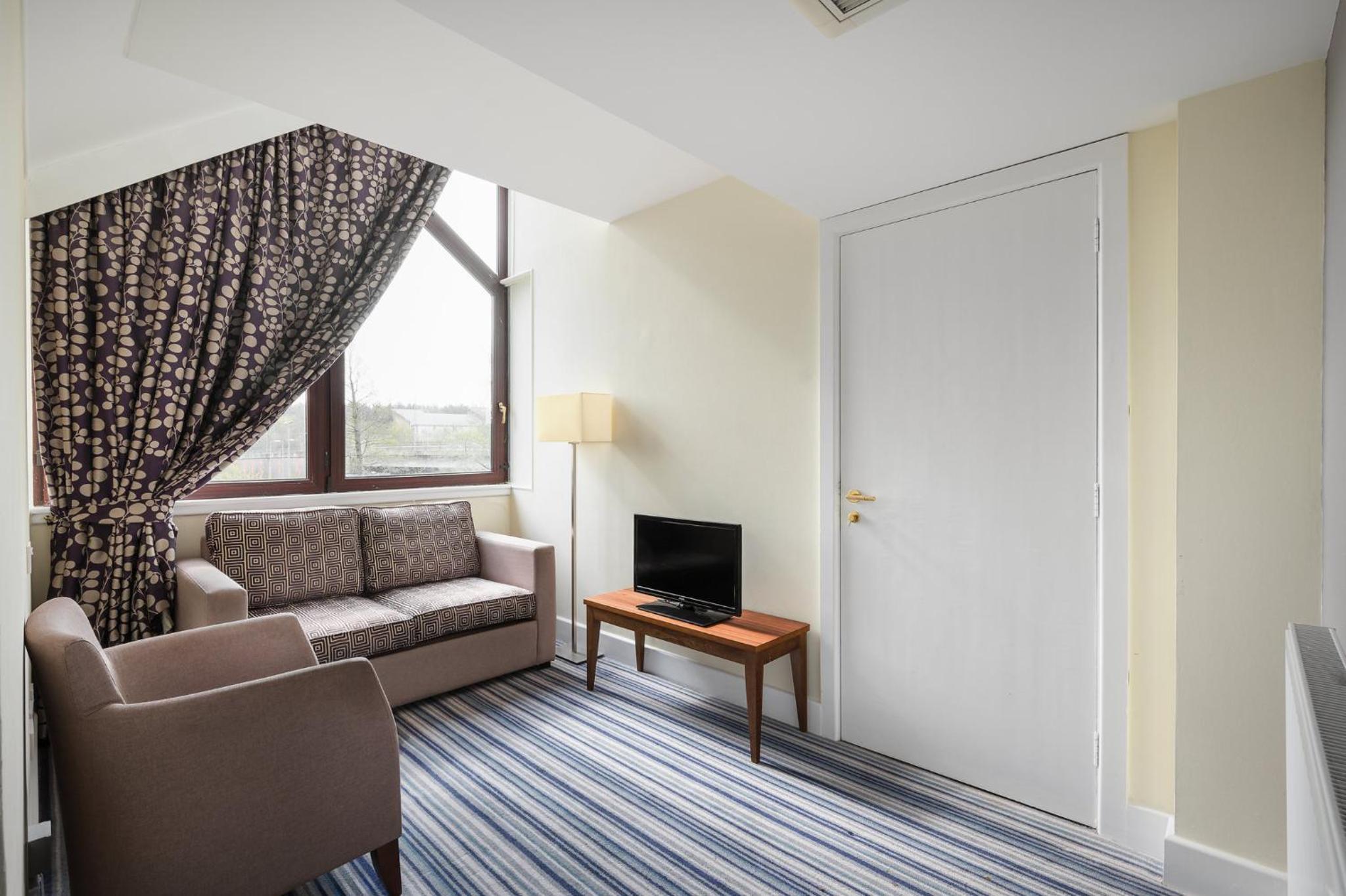 Suite with Single Sofa Bed - Photo 3