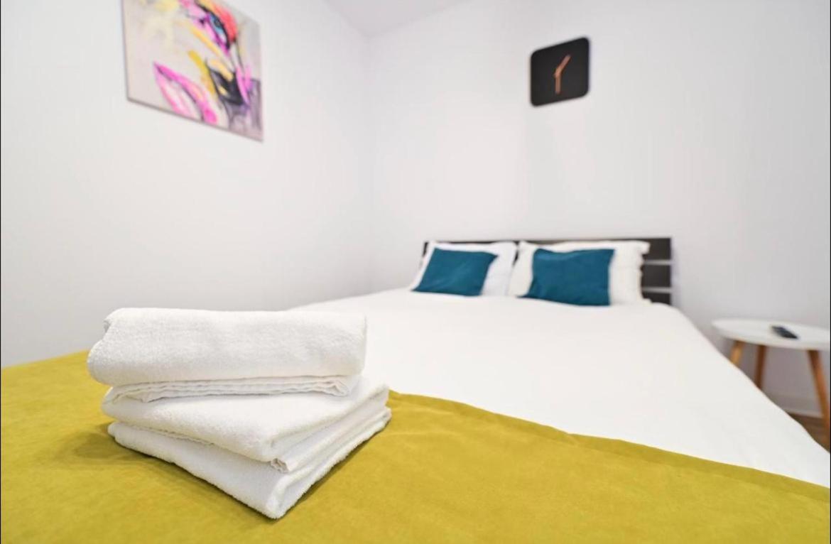 Deluxe King Room - Photo 4