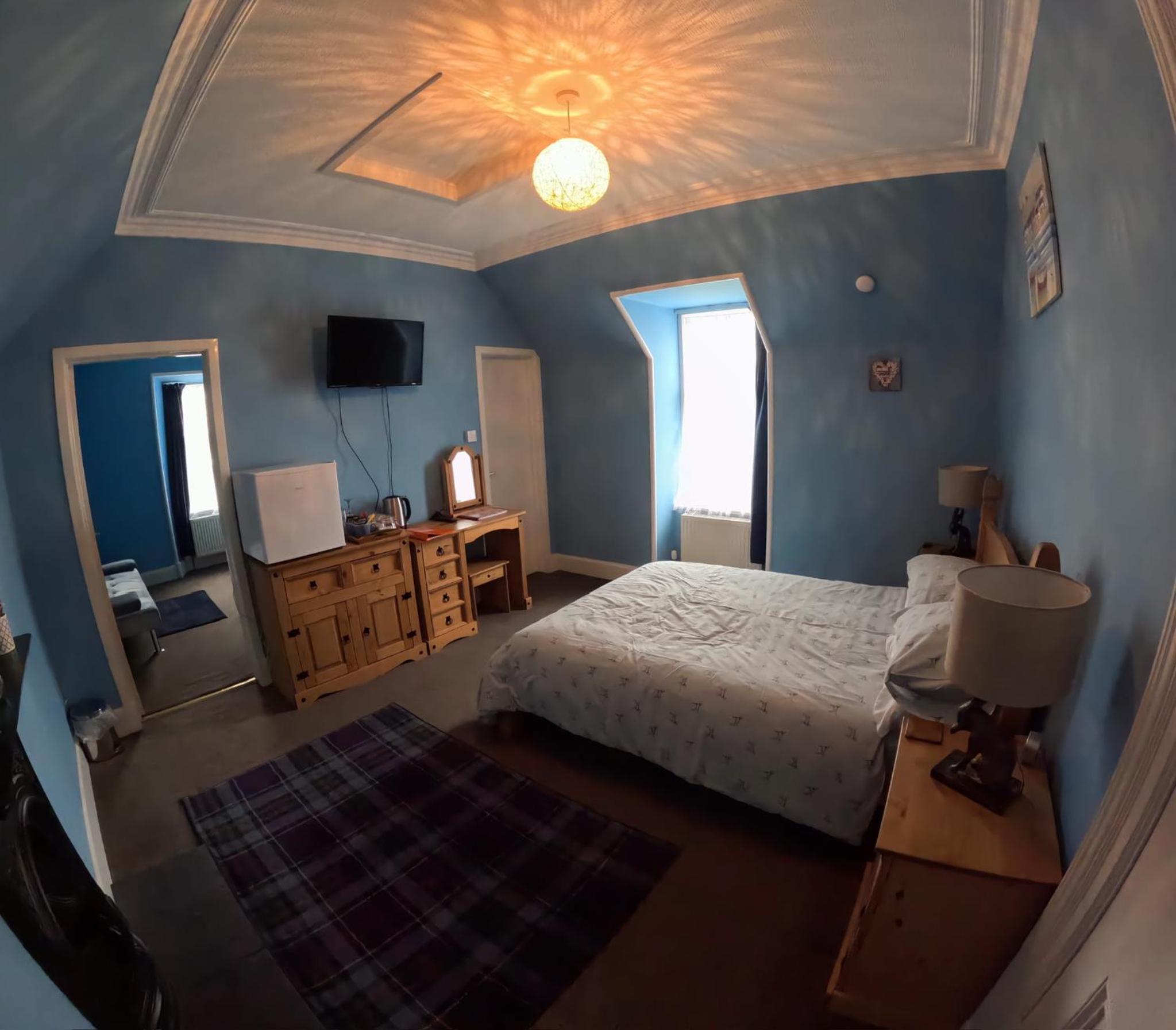 Deluxe Family Room photo 1