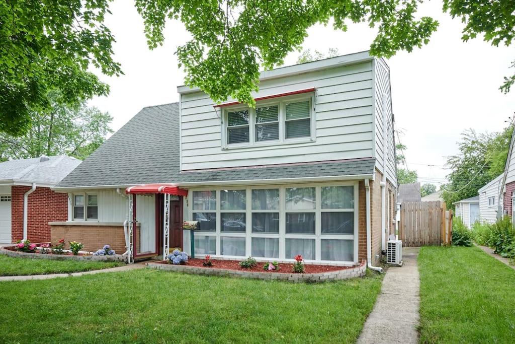 Four-Bedroom House photo 3