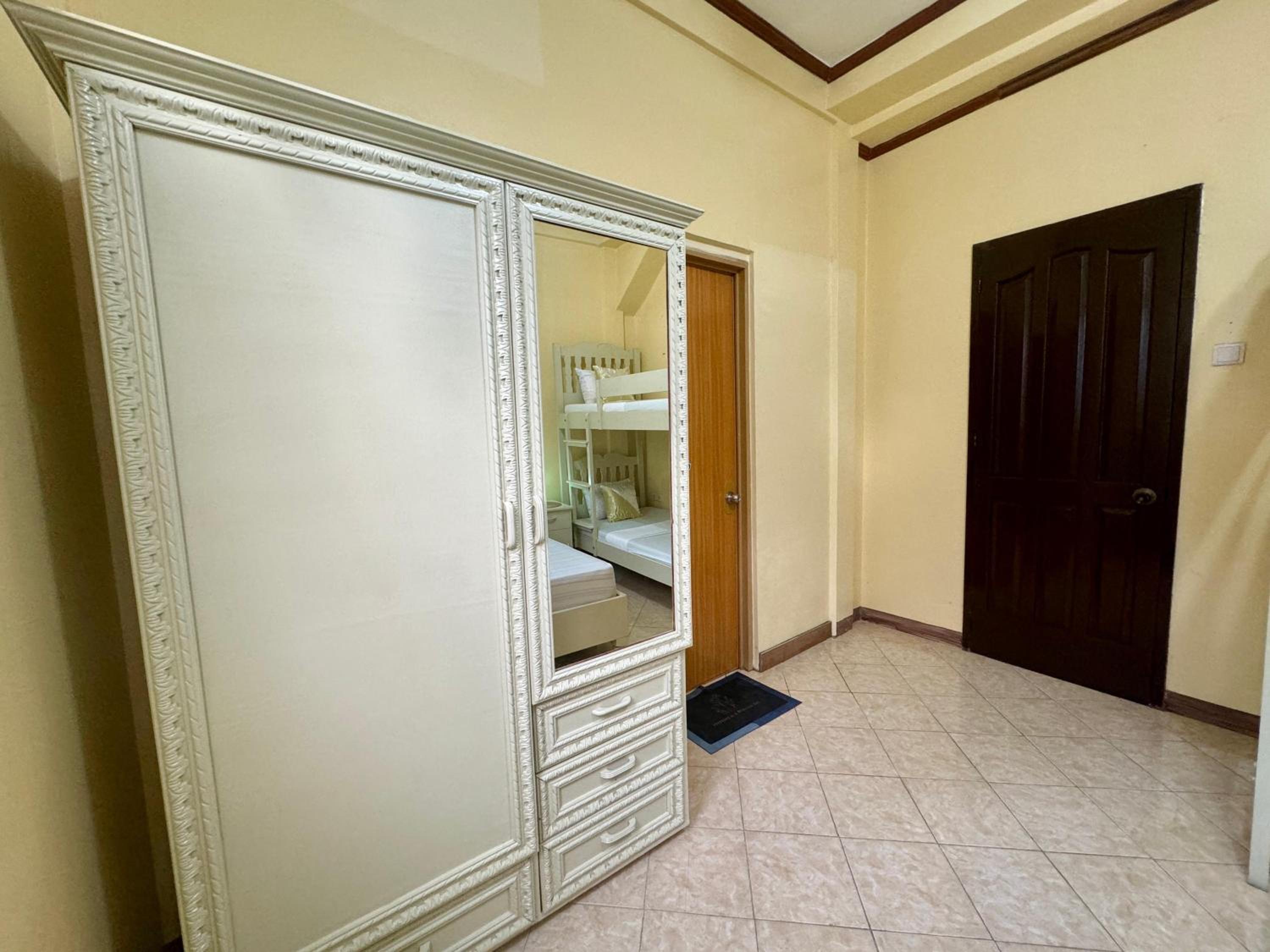 Deluxe Family Room - Photo 8