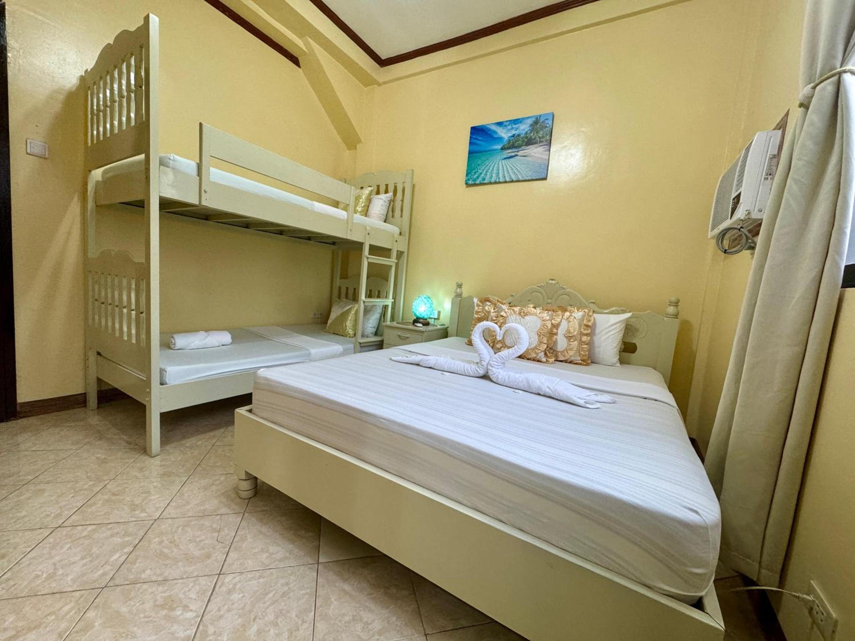 Deluxe Family Room - Photo 1