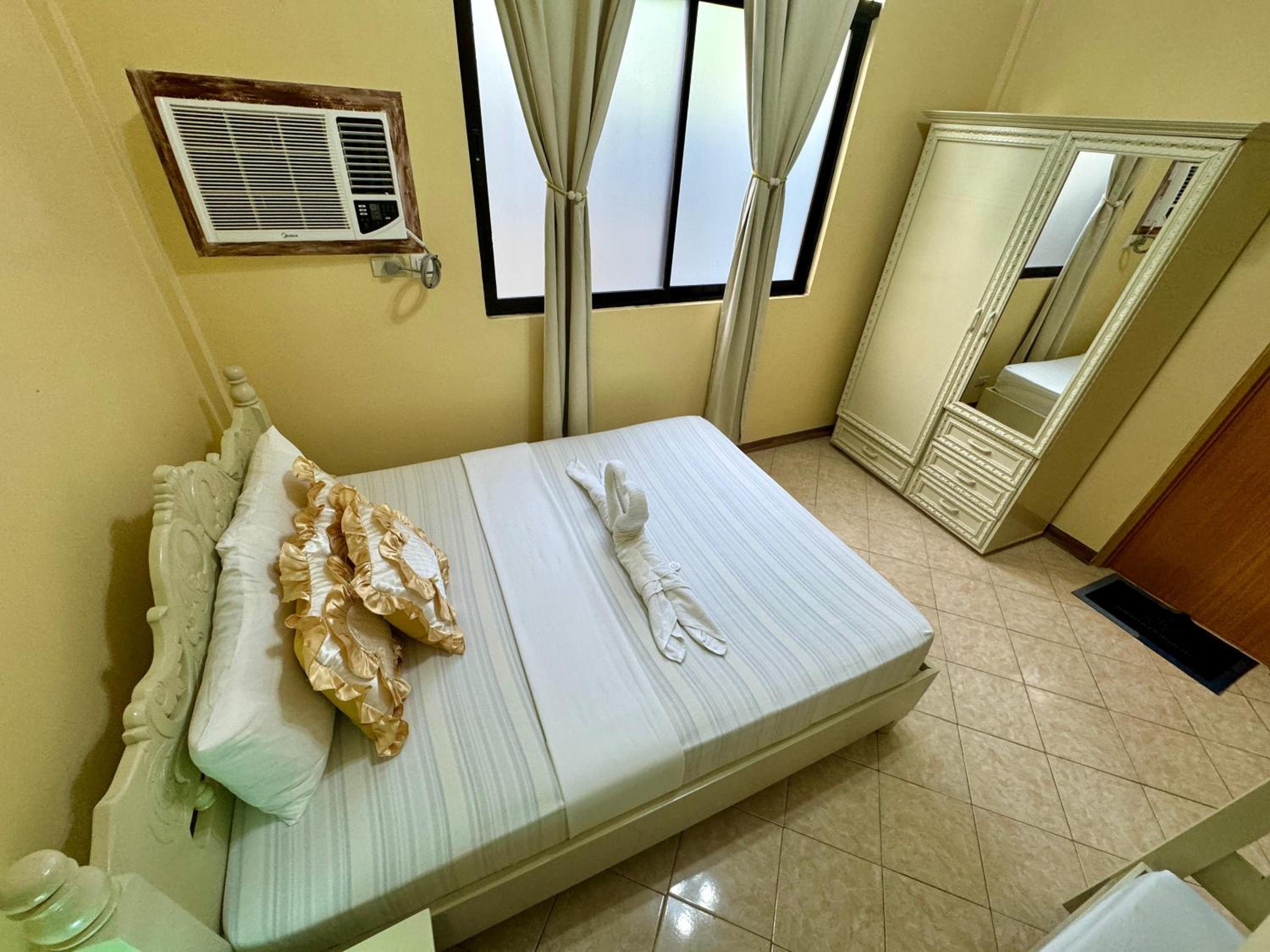 Deluxe Family Room - Photo 6