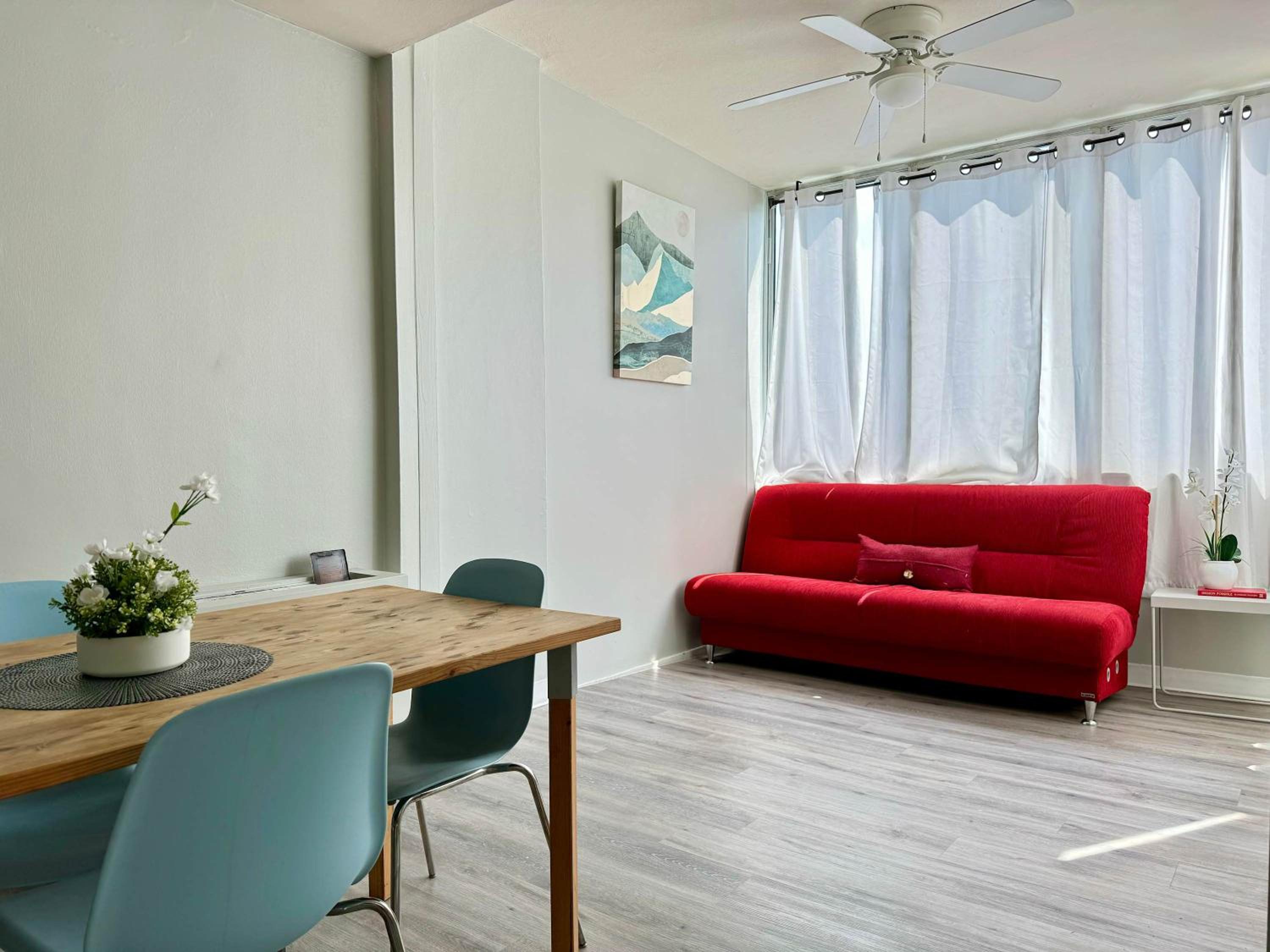 One-Bedroom Apartment - Photo 2