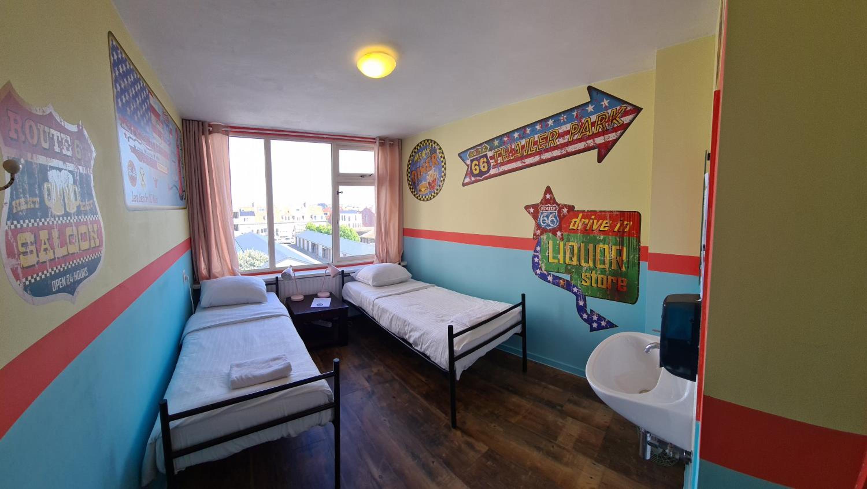 Twin Room with Private Bathroom photo 1