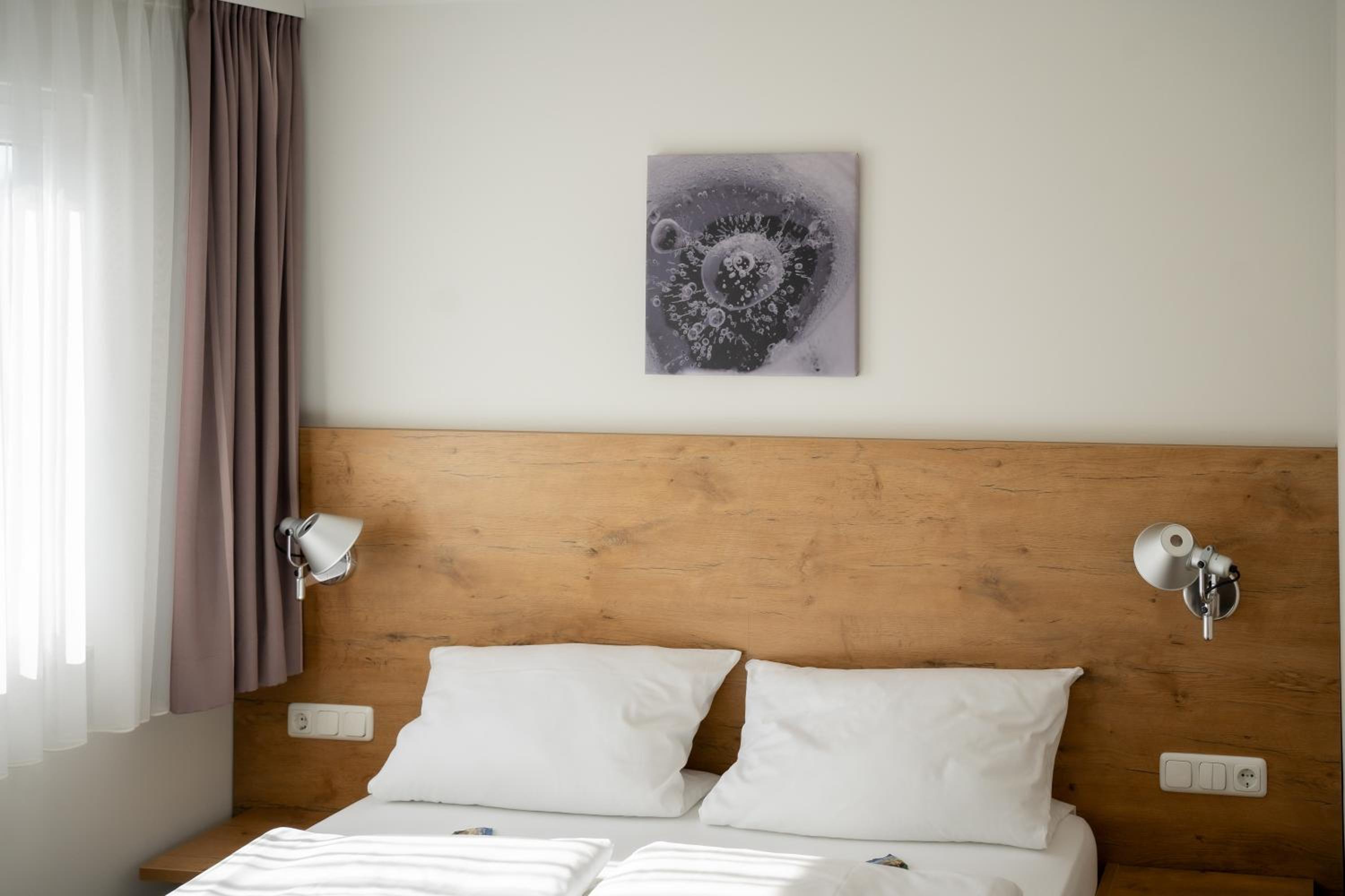 Budget Double Room - Photo 1