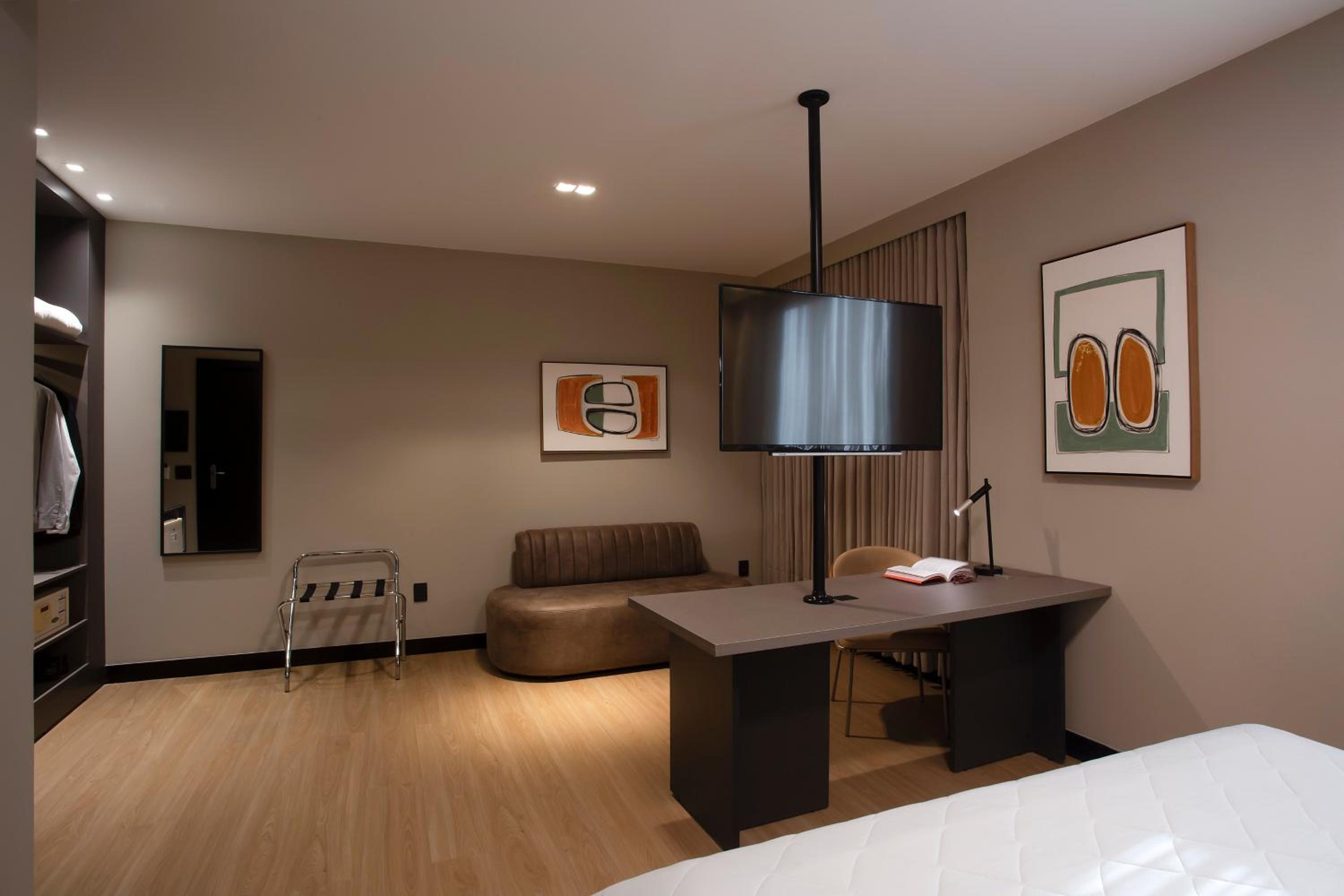 Luxury Double - 1 Queen Bed - Photo 2