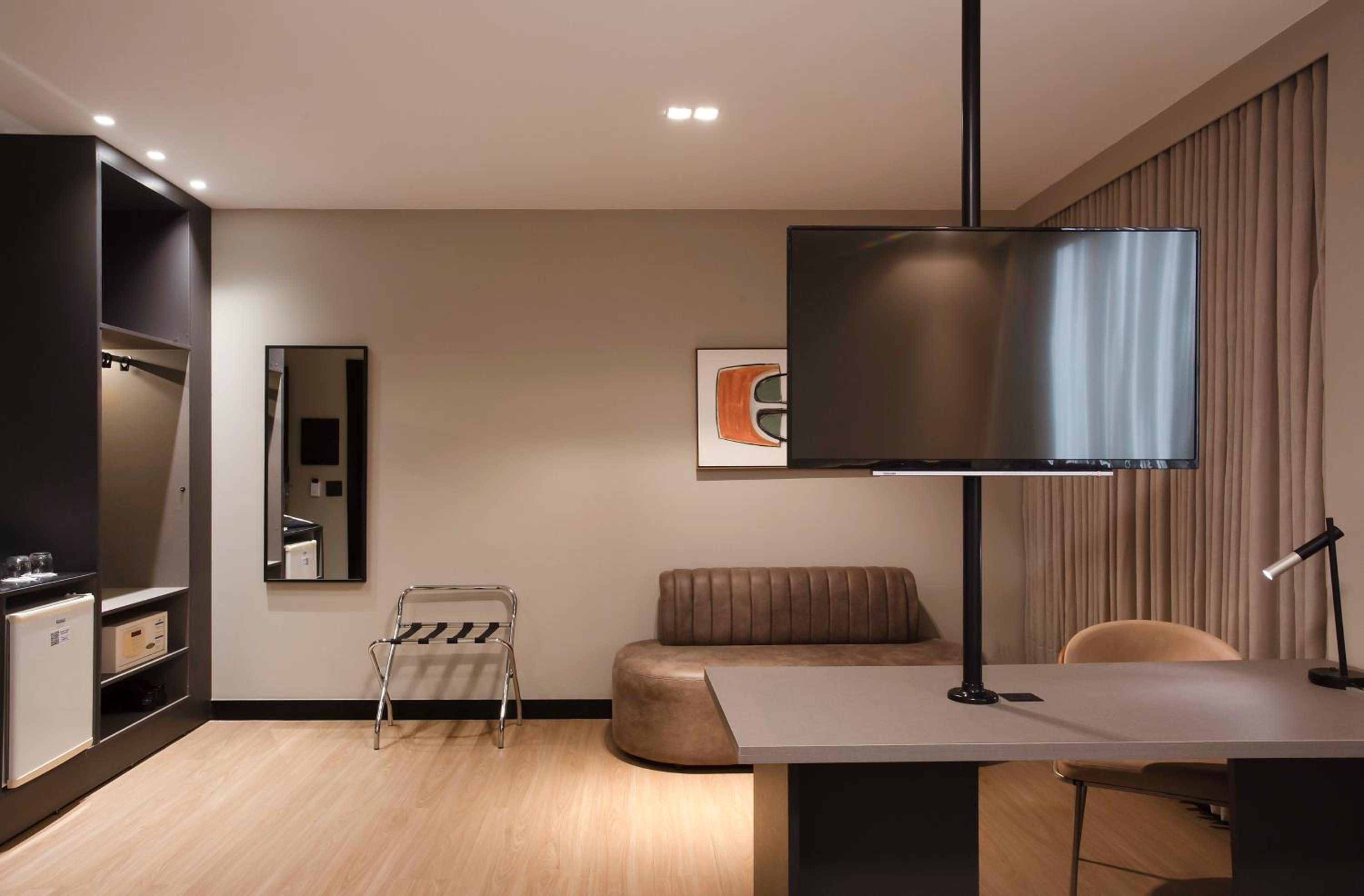 Luxury Double - 1 Queen Bed - Photo 8
