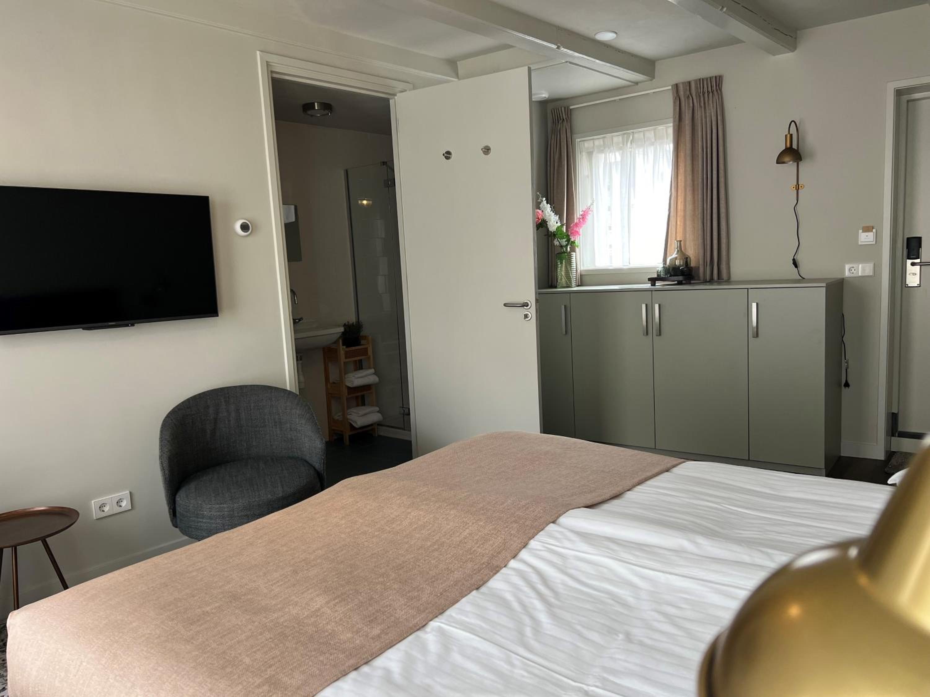 Double or Twin Room with Bathroom - Photo 20