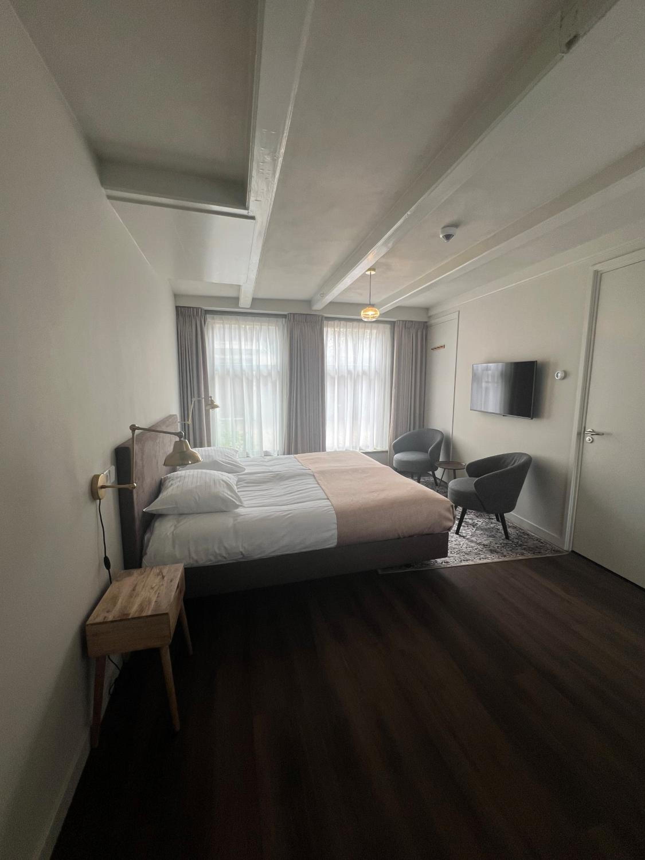 Double or Twin Room with Bathroom - Photo 21
