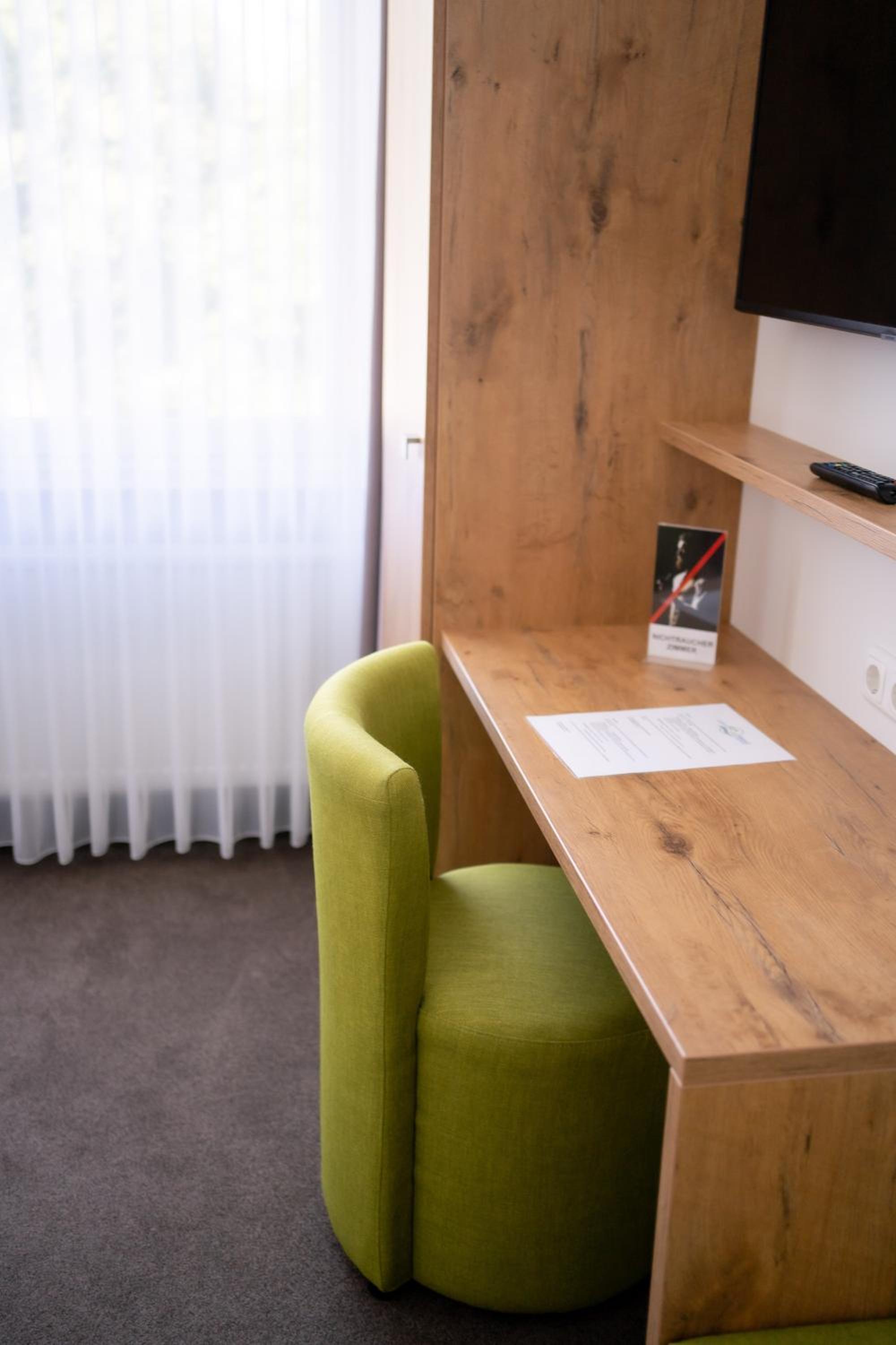Budget Double Room - Photo 2