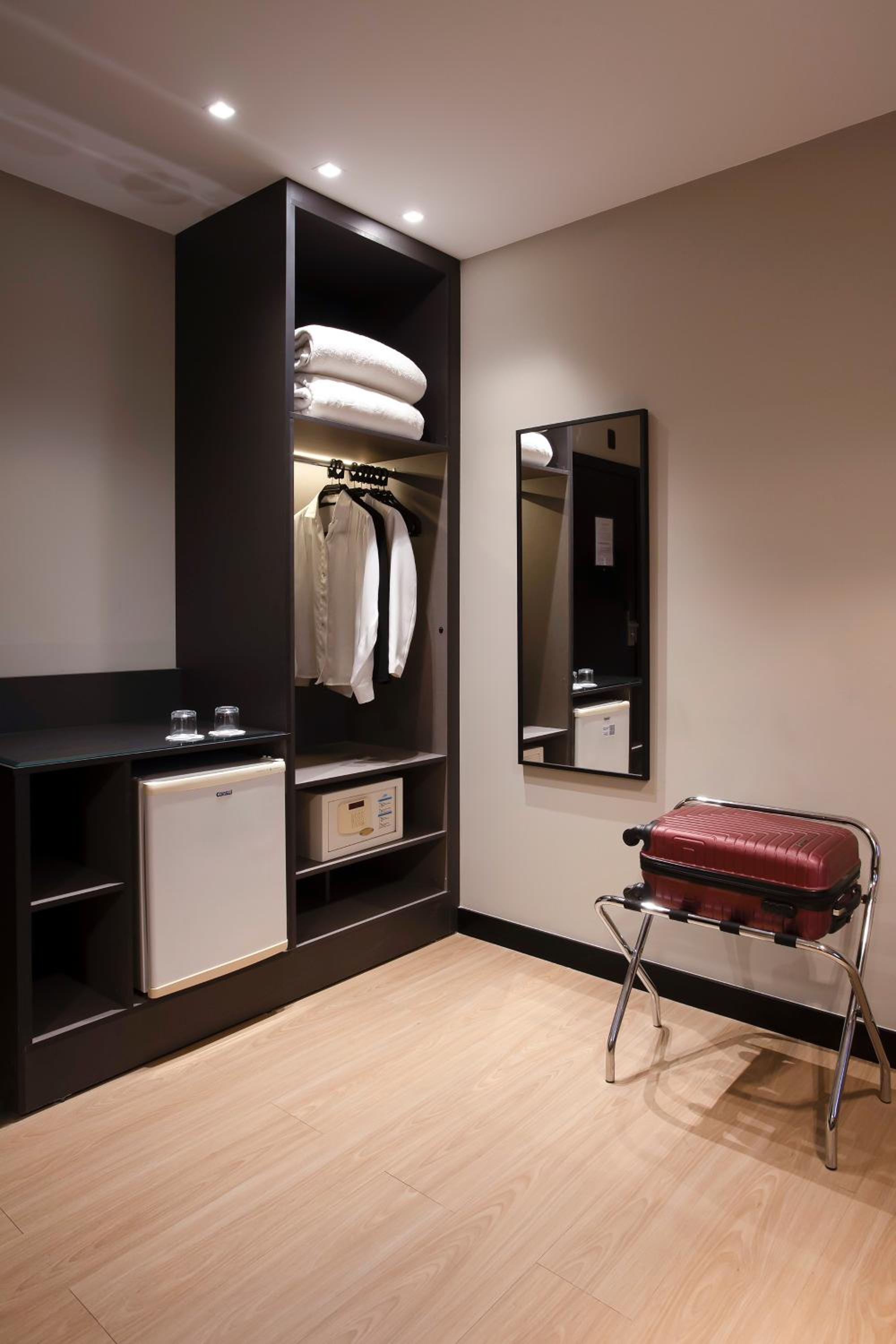 Luxury Twin - Twin Beds - Photo 3