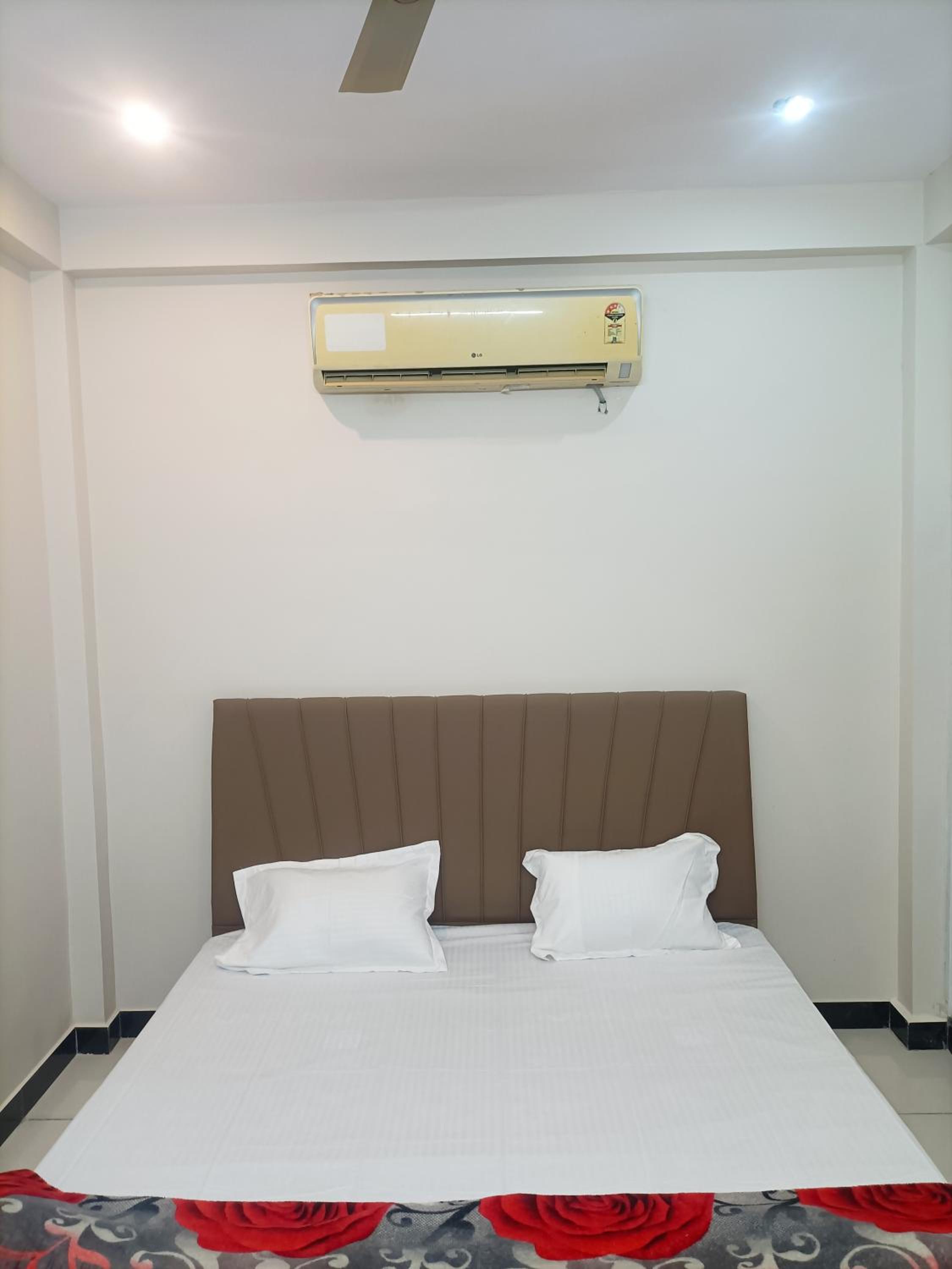 Deluxe Double or Twin Room photo 3