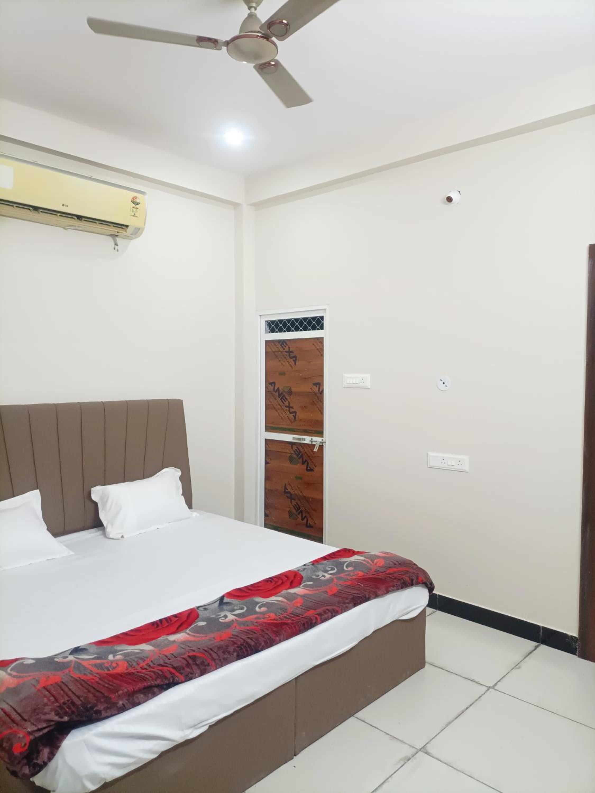 Deluxe Double or Twin Room photo 1